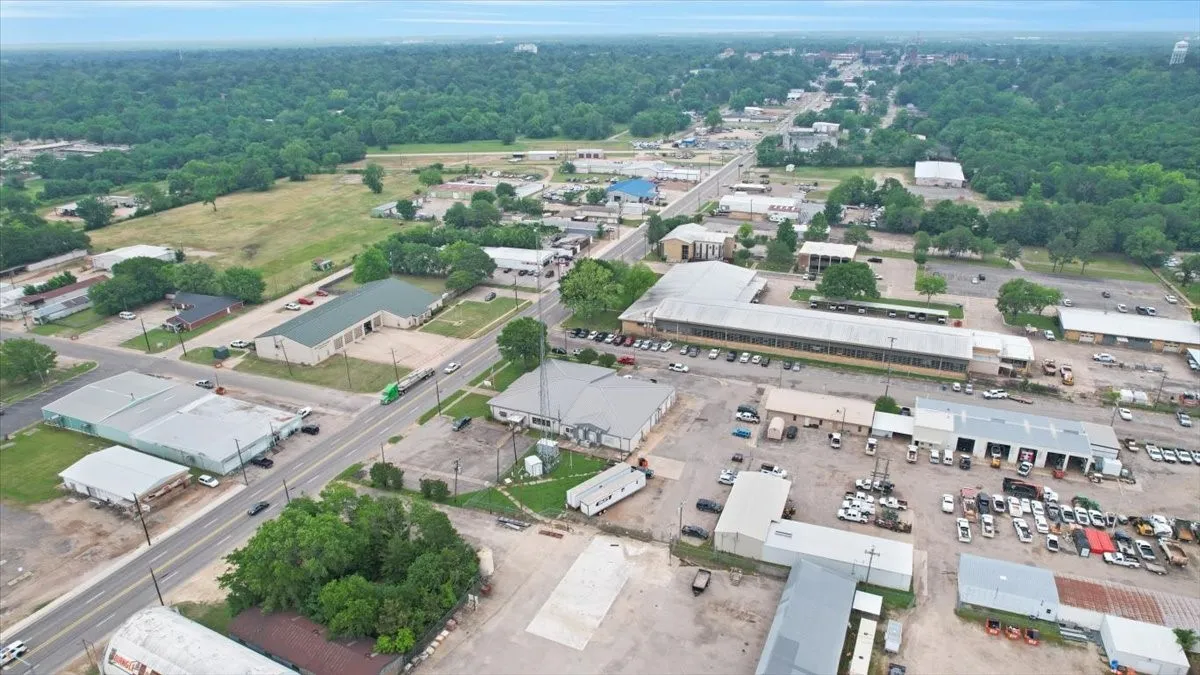 Office For Sale in Lamar County , 1485 N Main Street, Paris, Texas 75460, 0, 0, Garage spaces, 0 Sqft, built in 1950, Price $515,000, mls#21298675, Real Estate Agent in Paris, Homes For Sale in Lamar county, Homes For Sale in Paris, Realtor in Paris Texas, Real Estate Brokerage Independent Realty Texas, Luminita Cordes Realtor