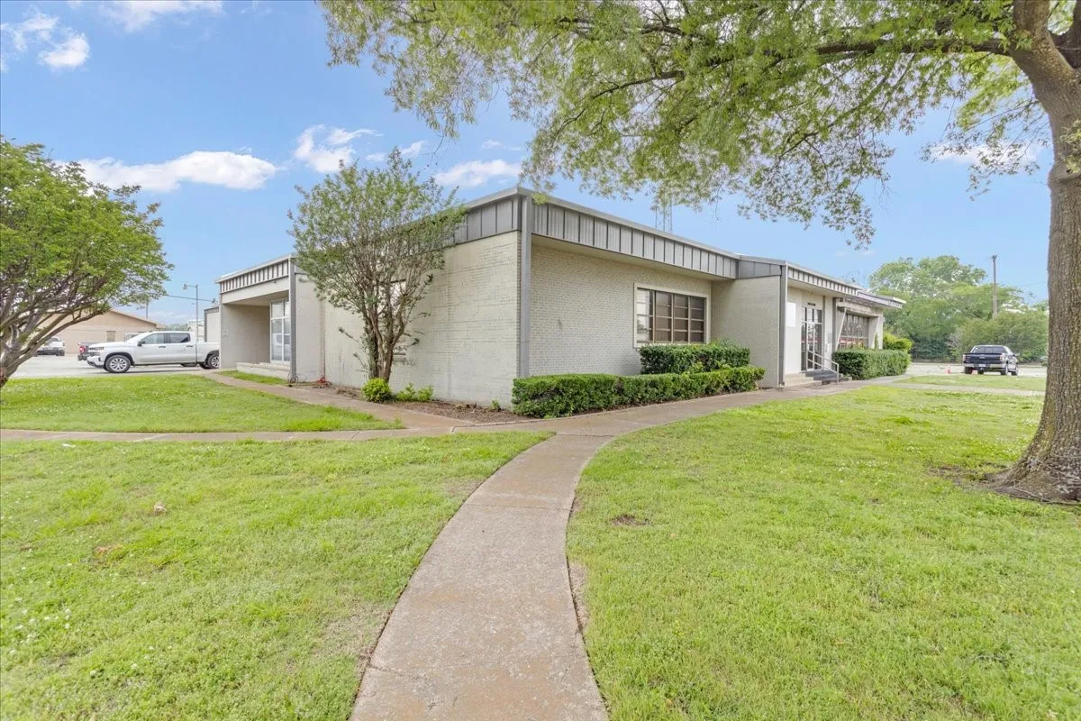 Office For Sale in Lamar County , 1485 N Main Street, Paris, Texas 75460, 0, 0, Garage spaces, 0 Sqft, built in 1950, Price $515,000, mls#21298675, Real Estate Agent in Paris, Homes For Sale in Lamar county, Homes For Sale in Paris, Realtor in Paris Texas, Real Estate Brokerage Independent Realty Texas, Luminita Cordes Realtor