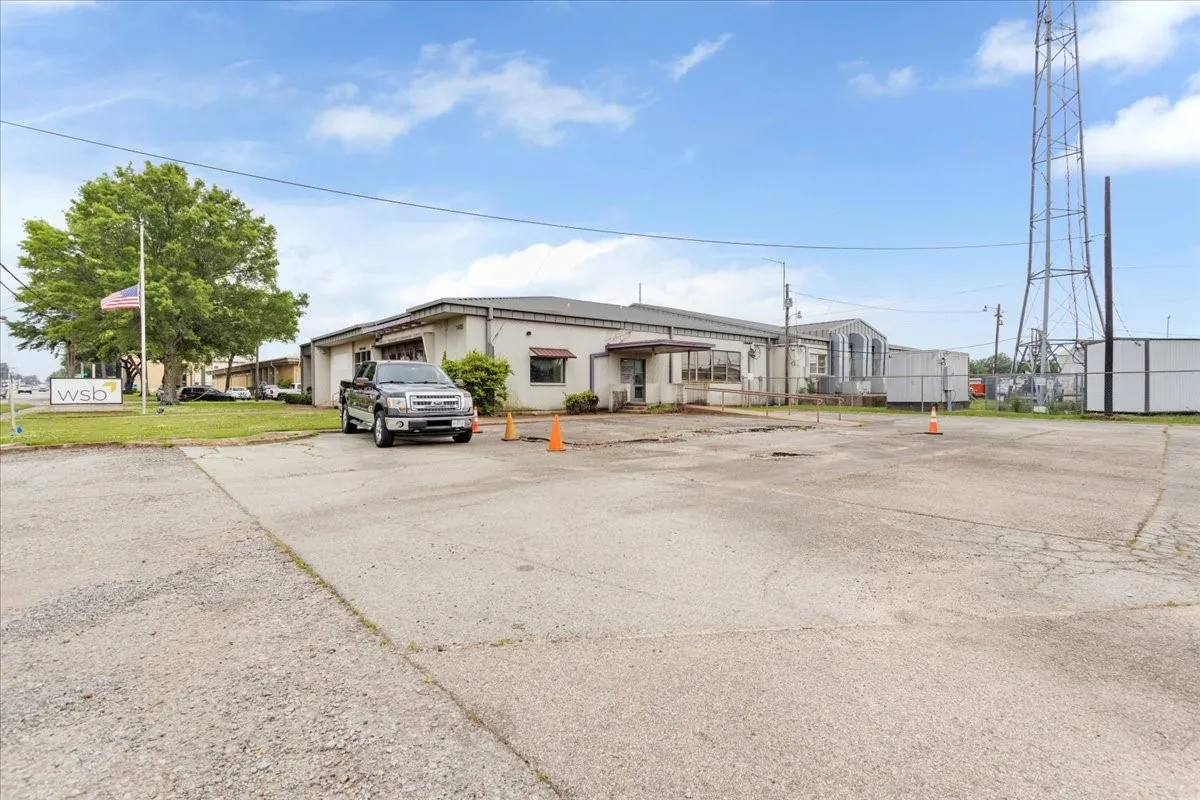 Office For Sale in Lamar County , 1485 N Main Street, Paris, Texas 75460, 0, 0, Garage spaces, 0 Sqft, built in 1950, Price $515,000, mls#21298675, Real Estate Agent in Paris, Homes For Sale in Lamar county, Homes For Sale in Paris, Realtor in Paris Texas, Real Estate Brokerage Independent Realty Texas, Luminita Cordes Realtor
