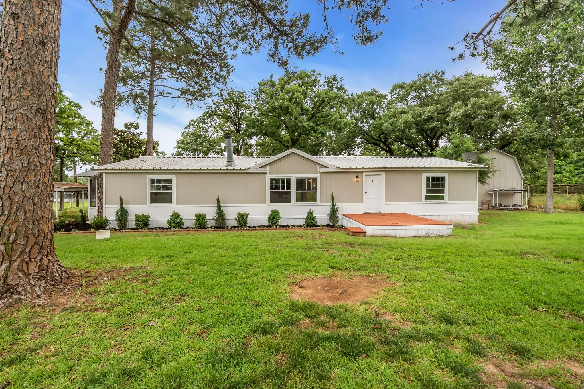 Manufactured Home For Sale in Tarrant County , 6000 Tranquility Drive, Fort Worth, Texas 76140, 3 Bedroom, 2 Bathroom, Garage spaces, 2,332 Sqft, built in 1987, mls#21298696, Real Estate Agent in Fort Worth, Homes For Sale in Tarrant county, Homes For Sale in Fort Worth, Realtor in Fort Worth Texas, Real Estate Brokerage Independent Realty Texas, Luminita Cordes Realtor