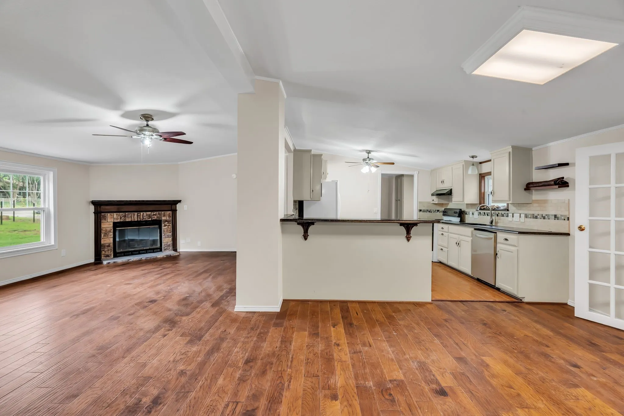 Manufactured Home For Sale in Tarrant County , 6000 Tranquility Drive, Fort Worth, Texas 76140, 3 Bedroom, 2 Bathroom, Garage spaces, 2,332 Sqft, built in 1987, mls#21298696, Real Estate Agent in Fort Worth, Homes For Sale in Tarrant county, Homes For Sale in Fort Worth, Realtor in Fort Worth Texas, Real Estate Brokerage Independent Realty Texas, Luminita Cordes Realtor