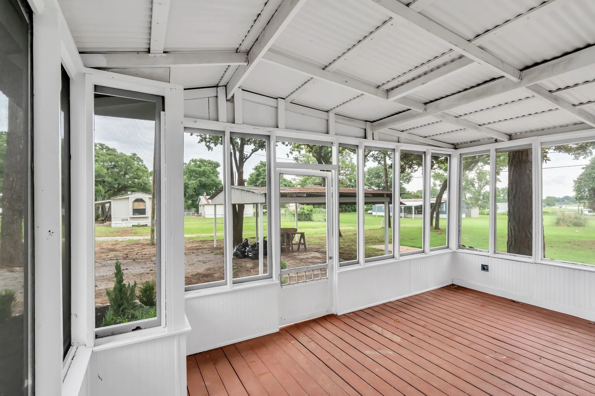 Manufactured Home For Sale in Tarrant County , 6000 Tranquility Drive, Fort Worth, Texas 76140, 3 Bedroom, 2 Bathroom, Garage spaces, 2,332 Sqft, built in 1987, mls#21298696, Real Estate Agent in Fort Worth, Homes For Sale in Tarrant county, Homes For Sale in Fort Worth, Realtor in Fort Worth Texas, Real Estate Brokerage Independent Realty Texas, Luminita Cordes Realtor