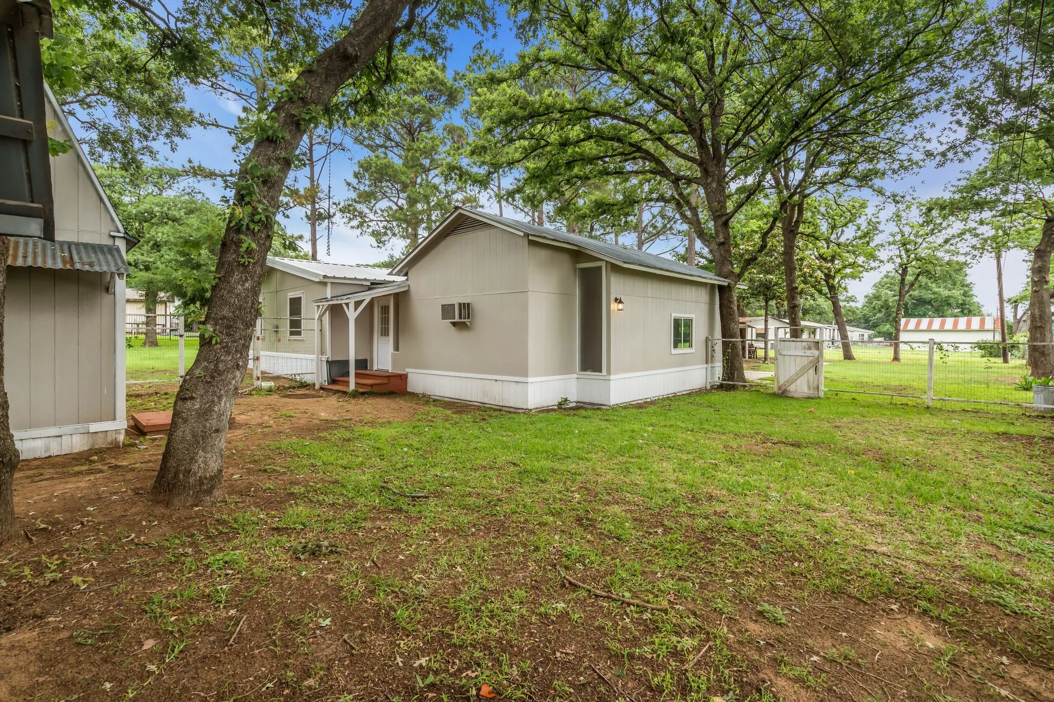 Manufactured Home For Sale in Tarrant County , 6000 Tranquility Drive, Fort Worth, Texas 76140, 3 Bedroom, 2 Bathroom, Garage spaces, 2,332 Sqft, built in 1987, mls#21298696, Real Estate Agent in Fort Worth, Homes For Sale in Tarrant county, Homes For Sale in Fort Worth, Realtor in Fort Worth Texas, Real Estate Brokerage Independent Realty Texas, Luminita Cordes Realtor