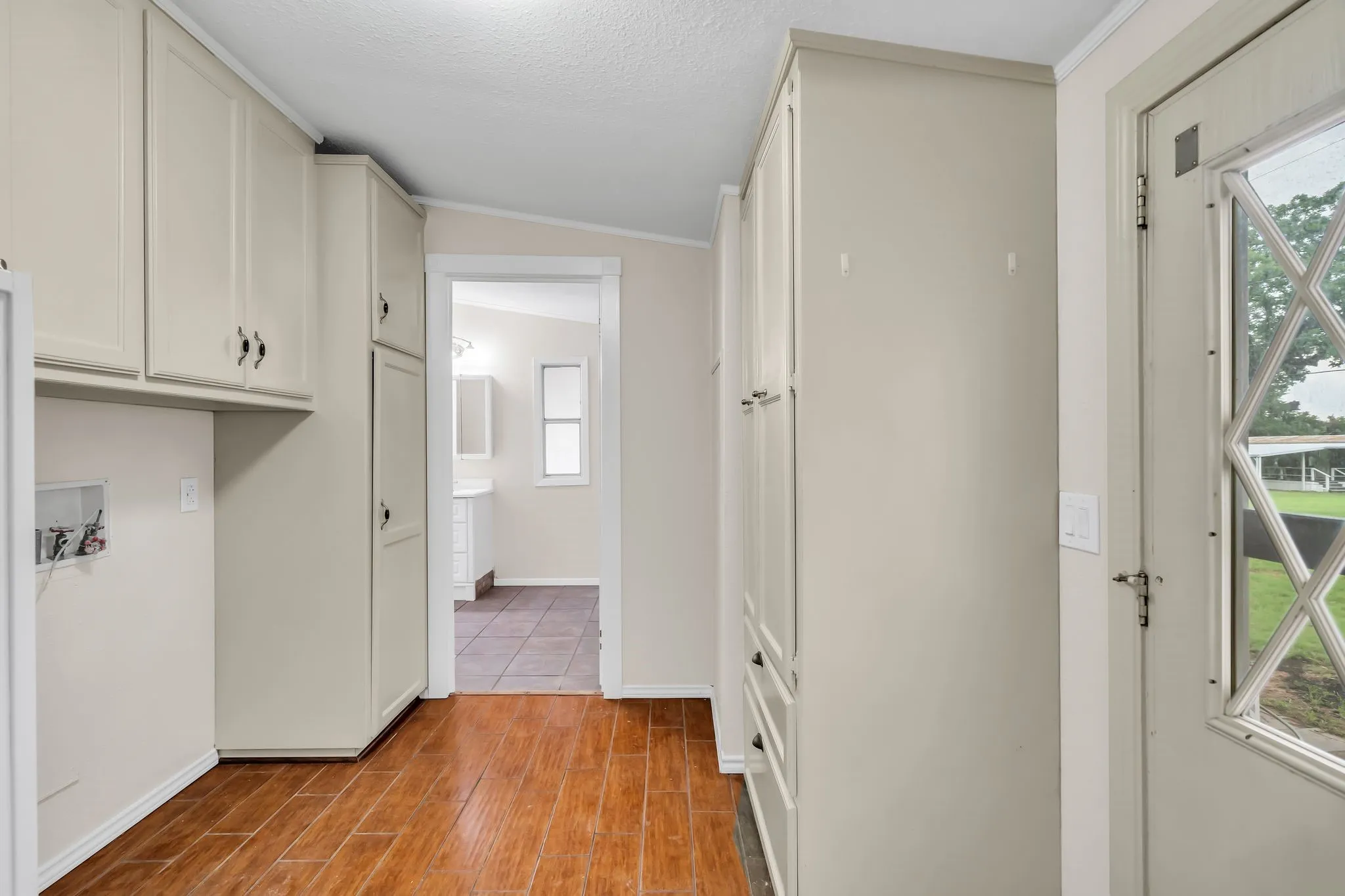 Manufactured Home For Sale in Tarrant County , 6000 Tranquility Drive, Fort Worth, Texas 76140, 3 Bedroom, 2 Bathroom, Garage spaces, 2,332 Sqft, built in 1987, mls#21298696, Real Estate Agent in Fort Worth, Homes For Sale in Tarrant county, Homes For Sale in Fort Worth, Realtor in Fort Worth Texas, Real Estate Brokerage Independent Realty Texas, Luminita Cordes Realtor