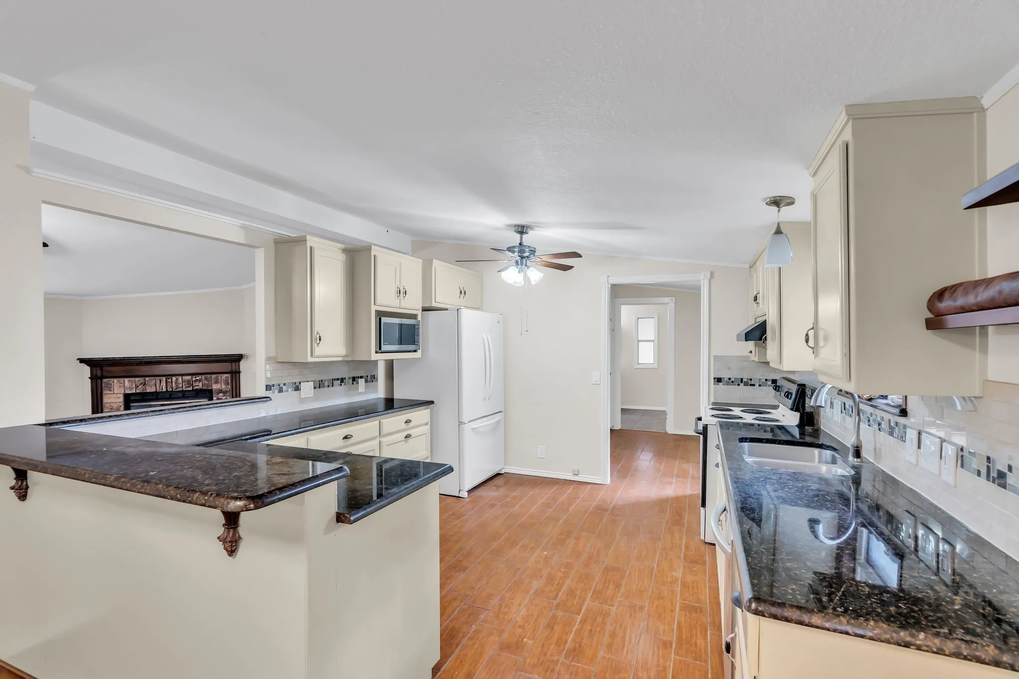 Manufactured Home For Sale in Tarrant County , 6000 Tranquility Drive, Fort Worth, Texas 76140, 3 Bedroom, 2 Bathroom, Garage spaces, 2,332 Sqft, built in 1987, mls#21298696, Real Estate Agent in Fort Worth, Homes For Sale in Tarrant county, Homes For Sale in Fort Worth, Realtor in Fort Worth Texas, Real Estate Brokerage Independent Realty Texas, Luminita Cordes Realtor