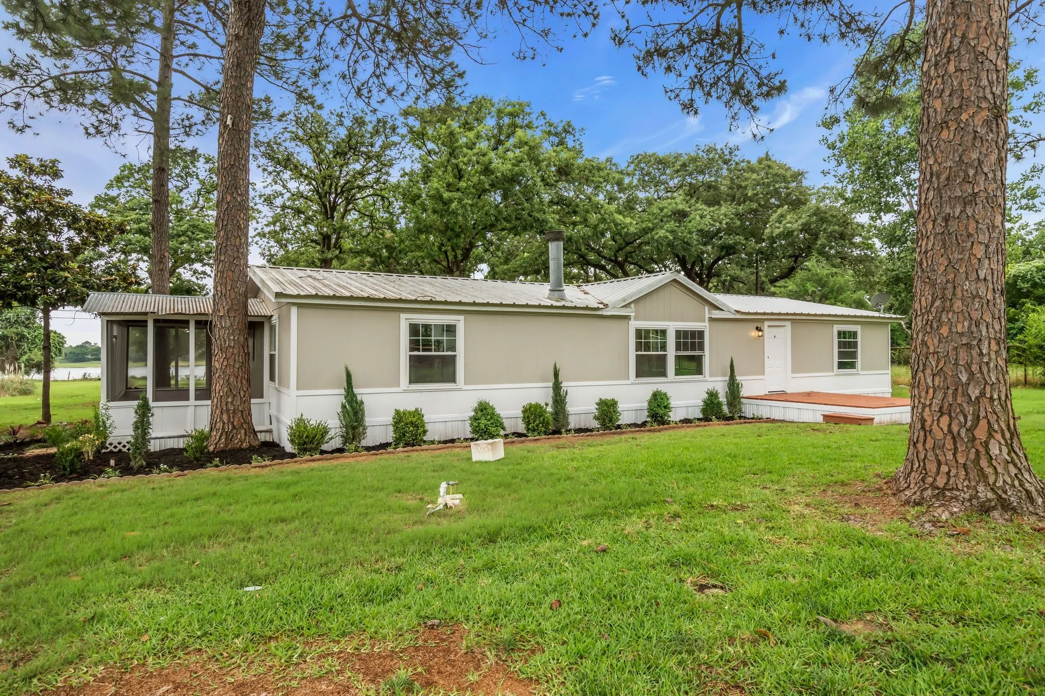 Manufactured Home For Sale in Tarrant County , 6000 Tranquility Drive, Fort Worth, Texas 76140, 3 Bedroom, 2 Bathroom, Garage spaces, 2,332 Sqft, built in 1987, mls#21298696, Real Estate Agent in Fort Worth, Homes For Sale in Tarrant county, Homes For Sale in Fort Worth, Realtor in Fort Worth Texas, Real Estate Brokerage Independent Realty Texas, Luminita Cordes Realtor