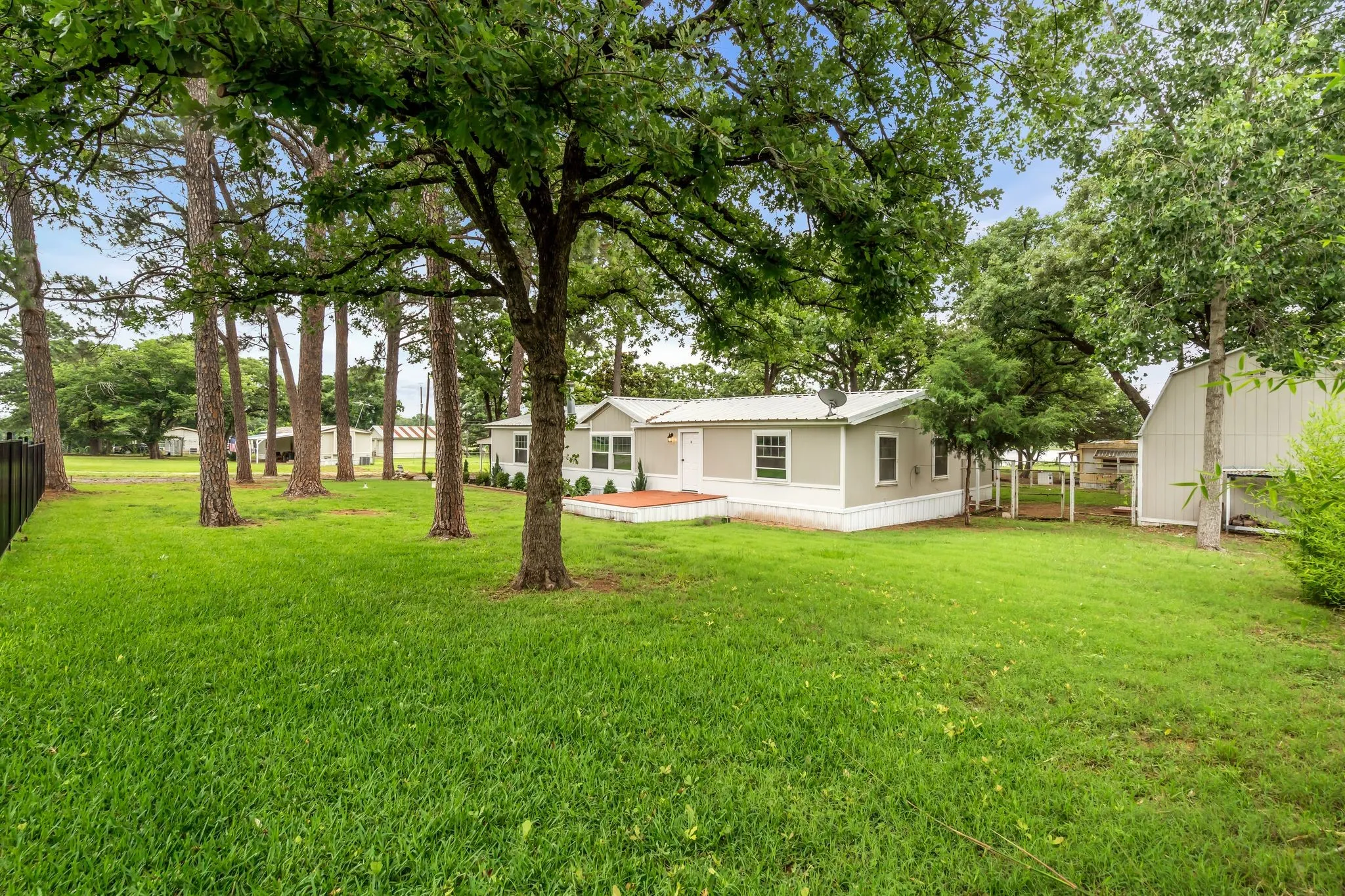 Manufactured Home For Sale in Tarrant County , 6000 Tranquility Drive, Fort Worth, Texas 76140, 3 Bedroom, 2 Bathroom, Garage spaces, 2,332 Sqft, built in 1987, mls#21298696, Real Estate Agent in Fort Worth, Homes For Sale in Tarrant county, Homes For Sale in Fort Worth, Realtor in Fort Worth Texas, Real Estate Brokerage Independent Realty Texas, Luminita Cordes Realtor