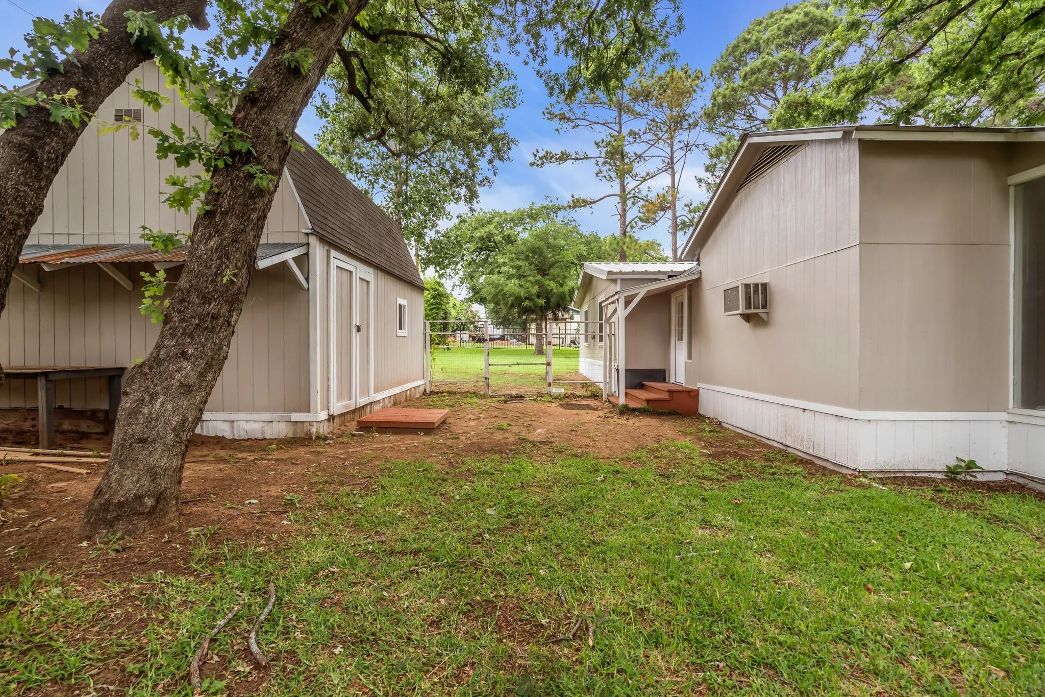 Manufactured Home For Sale in Tarrant County , 6000 Tranquility Drive, Fort Worth, Texas 76140, 3 Bedroom, 2 Bathroom, Garage spaces, 2,332 Sqft, built in 1987, mls#21298696, Real Estate Agent in Fort Worth, Homes For Sale in Tarrant county, Homes For Sale in Fort Worth, Realtor in Fort Worth Texas, Real Estate Brokerage Independent Realty Texas, Luminita Cordes Realtor