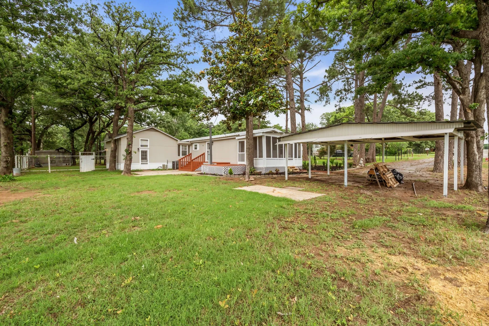 Manufactured Home For Sale in Tarrant County , 6000 Tranquility Drive, Fort Worth, Texas 76140, 3 Bedroom, 2 Bathroom, Garage spaces, 2,332 Sqft, built in 1987, mls#21298696, Real Estate Agent in Fort Worth, Homes For Sale in Tarrant county, Homes For Sale in Fort Worth, Realtor in Fort Worth Texas, Real Estate Brokerage Independent Realty Texas, Luminita Cordes Realtor