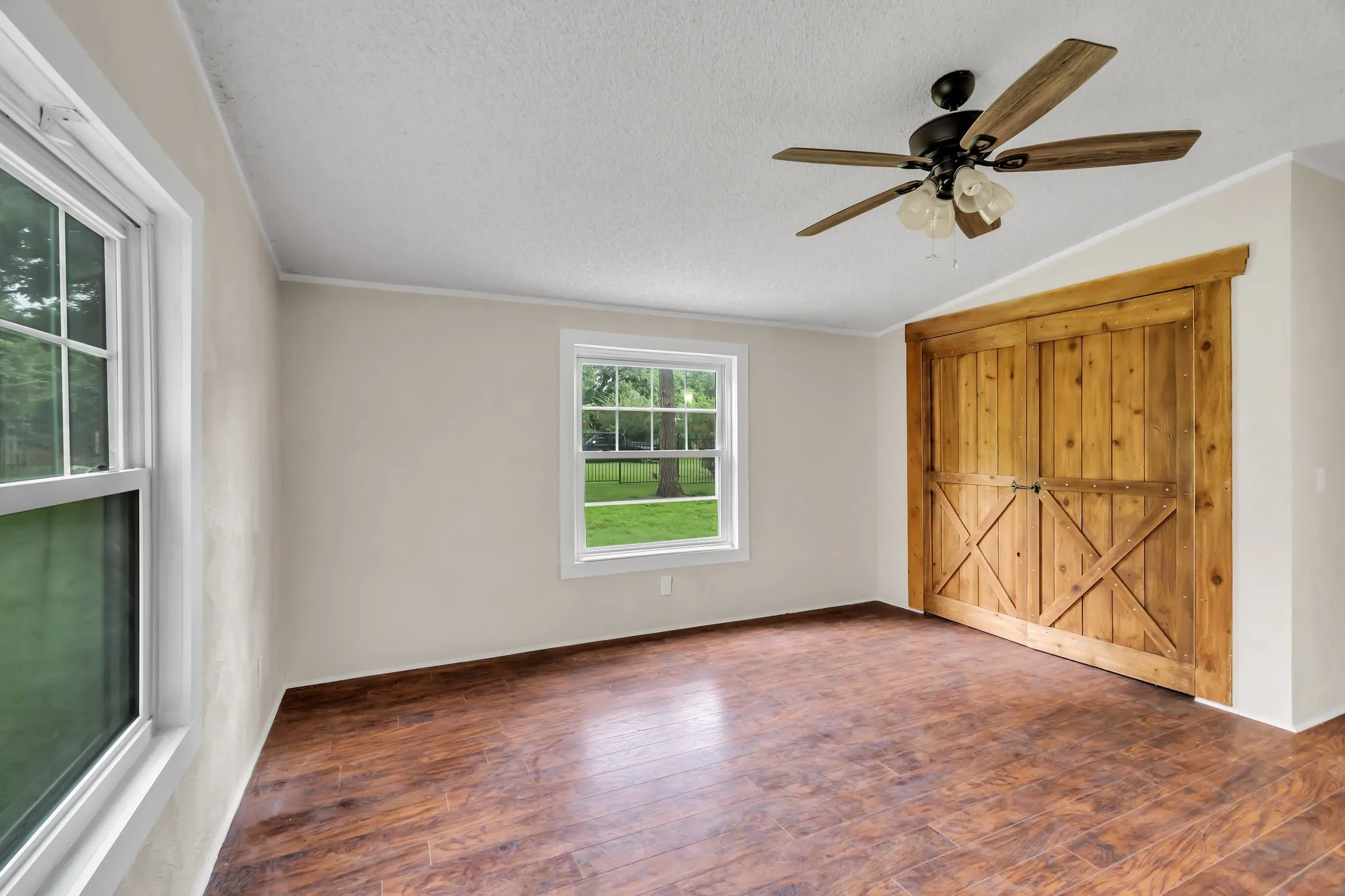 Manufactured Home For Sale in Tarrant County , 6000 Tranquility Drive, Fort Worth, Texas 76140, 3 Bedroom, 2 Bathroom, Garage spaces, 2,332 Sqft, built in 1987, mls#21298696, Real Estate Agent in Fort Worth, Homes For Sale in Tarrant county, Homes For Sale in Fort Worth, Realtor in Fort Worth Texas, Real Estate Brokerage Independent Realty Texas, Luminita Cordes Realtor