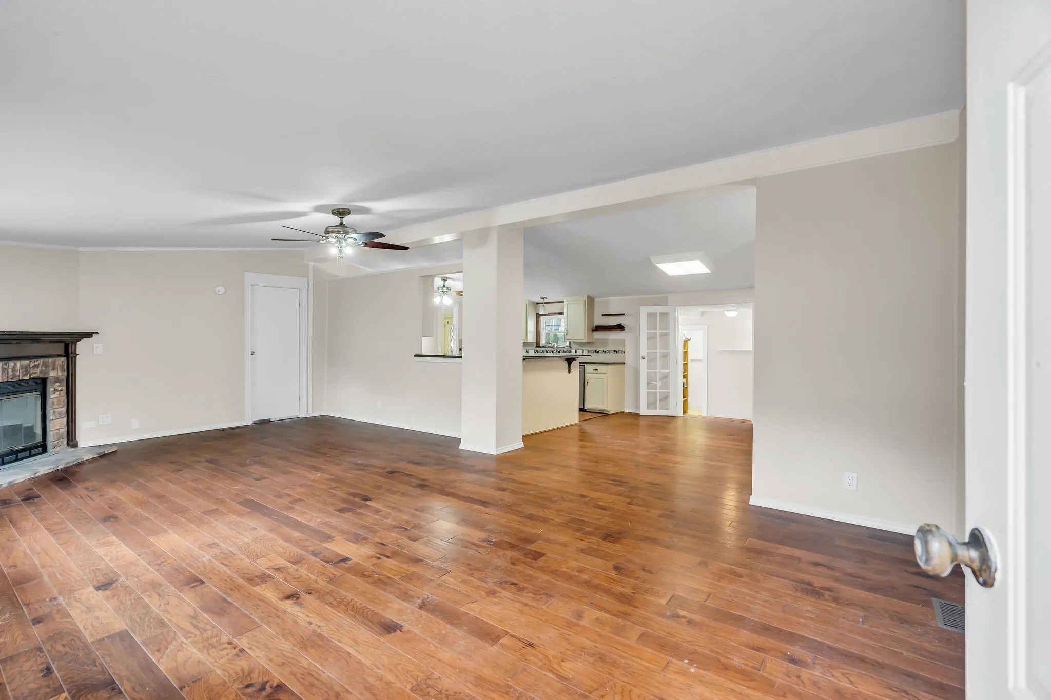 Manufactured Home For Sale in Tarrant County , 6000 Tranquility Drive, Fort Worth, Texas 76140, 3 Bedroom, 2 Bathroom, Garage spaces, 2,332 Sqft, built in 1987, mls#21298696, Real Estate Agent in Fort Worth, Homes For Sale in Tarrant county, Homes For Sale in Fort Worth, Realtor in Fort Worth Texas, Real Estate Brokerage Independent Realty Texas, Luminita Cordes Realtor