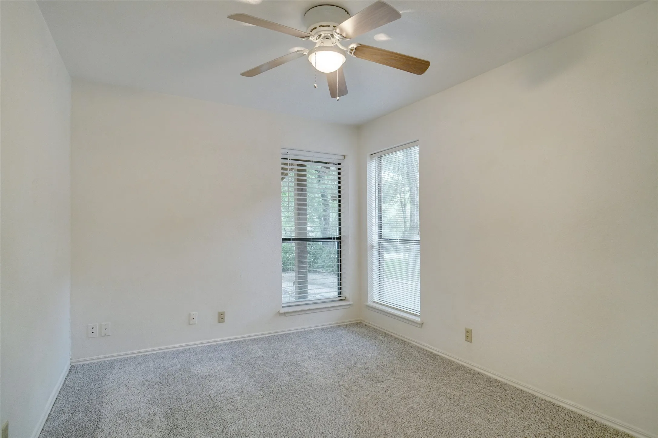 Single Family Residence For Rent in Tarrant County , 2923 Peninsula Drive, Grapevine, Texas 76051, 3 Bedroom, 2 Bathroom, Garage spaces, 3,002 Sqft, built in 1985, mls#21291843, Real Estate Agent in Grapevine, Homes For Rent in Tarrant county, Homes For Rent in Grapevine, Realtor in Grapevine Texas, Real Estate Brokerage Independent Realty Texas, Luminita Cordes Realtor