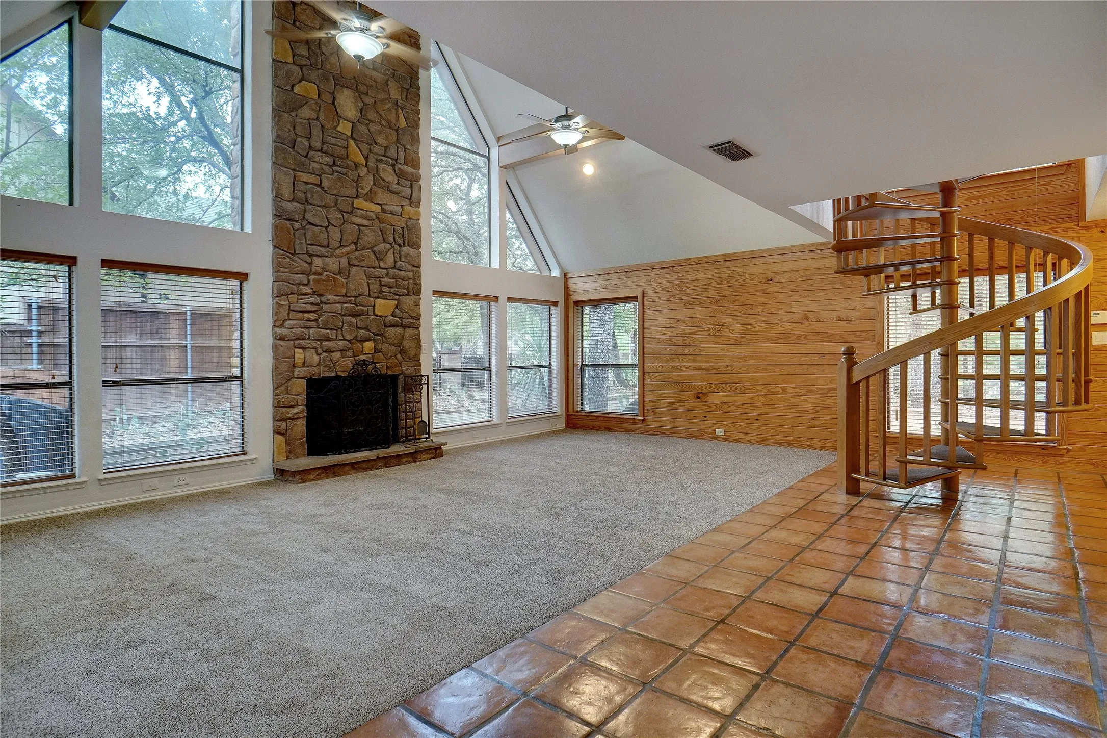 Single Family Residence For Rent in Tarrant County , 2923 Peninsula Drive, Grapevine, Texas 76051, 3 Bedroom, 2 Bathroom, Garage spaces, 3,002 Sqft, built in 1985, mls#21291843, Real Estate Agent in Grapevine, Homes For Rent in Tarrant county, Homes For Rent in Grapevine, Realtor in Grapevine Texas, Real Estate Brokerage Independent Realty Texas, Luminita Cordes Realtor