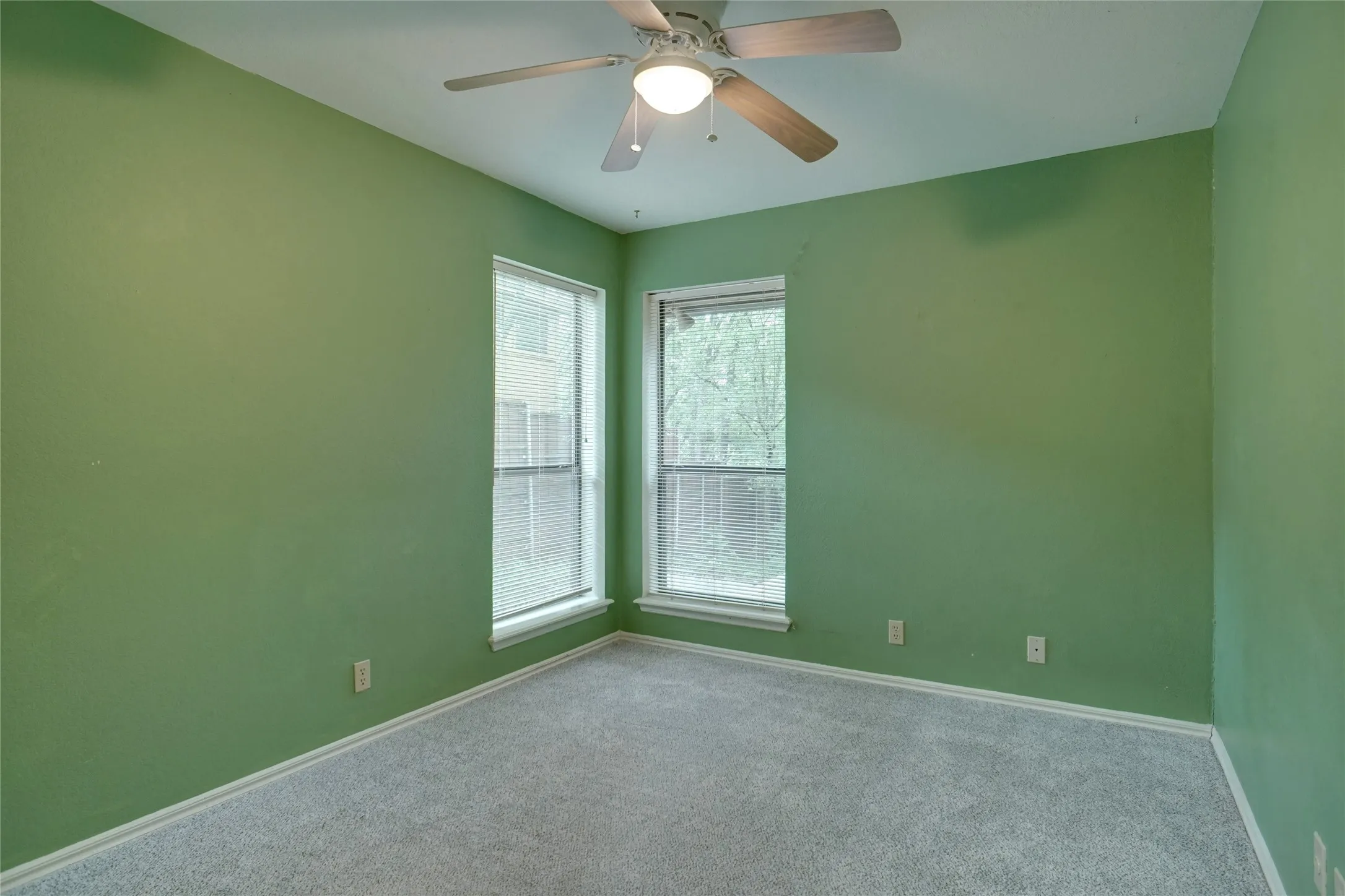 Single Family Residence For Rent in Tarrant County , 2923 Peninsula Drive, Grapevine, Texas 76051, 3 Bedroom, 2 Bathroom, Garage spaces, 3,002 Sqft, built in 1985, mls#21291843, Real Estate Agent in Grapevine, Homes For Rent in Tarrant county, Homes For Rent in Grapevine, Realtor in Grapevine Texas, Real Estate Brokerage Independent Realty Texas, Luminita Cordes Realtor