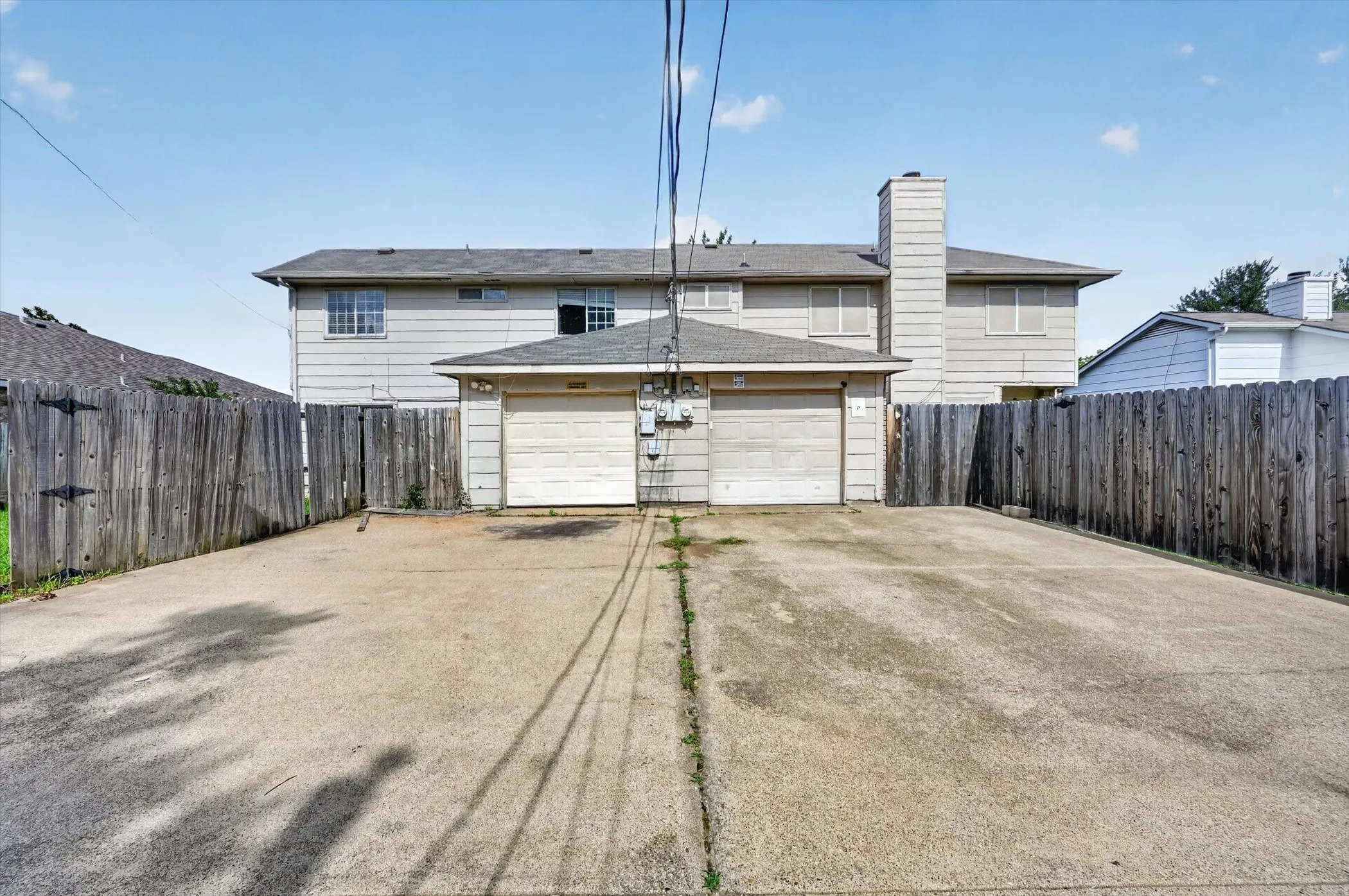 Townhouse For Sale in Tarrant County , 6611 Olivewood Drive, Arlington, Texas 76001, 3 Bedroom, 2 Bathroom, 1 Garage spaces, 1,351 Sqft, built in 1986, mls#21295863, Real Estate Agent in Arlington, Homes For Sale in Tarrant county, Homes For Sale in Arlington, Realtor in Arlington Texas, Real Estate Brokerage Independent Realty Texas, Luminita Cordes Realtor