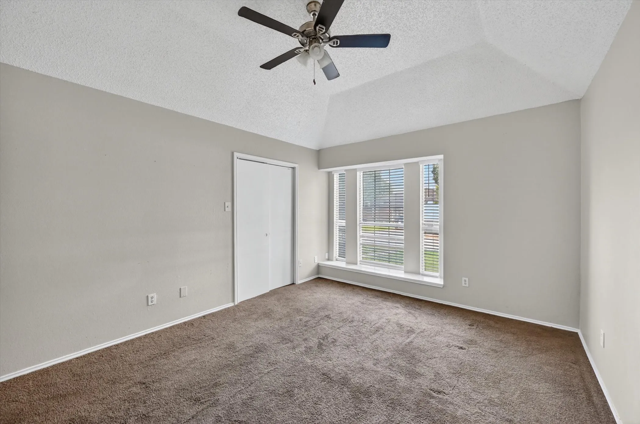 Townhouse For Sale in Tarrant County , 6611 Olivewood Drive, Arlington, Texas 76001, 3 Bedroom, 2 Bathroom, 1 Garage spaces, 1,351 Sqft, built in 1986, mls#21295863, Real Estate Agent in Arlington, Homes For Sale in Tarrant county, Homes For Sale in Arlington, Realtor in Arlington Texas, Real Estate Brokerage Independent Realty Texas, Luminita Cordes Realtor