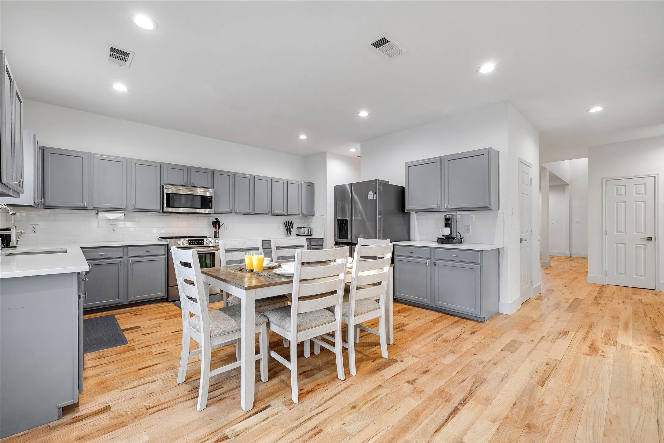 Single Family Residence For Sale in Rockwall County , 3869 Pinebluff Lane, Rockwall, Texas 75032, 5 Bedroom, 3 Bathroom, 2 Garage spaces, 3,304 Sqft, built in 2002, mls#21298736, Real Estate Agent in Rockwall, Homes For Sale in Rockwall county, Homes For Sale in Rockwall, Realtor in Rockwall Texas, Real Estate Brokerage Independent Realty Texas, Luminita Cordes Realtor