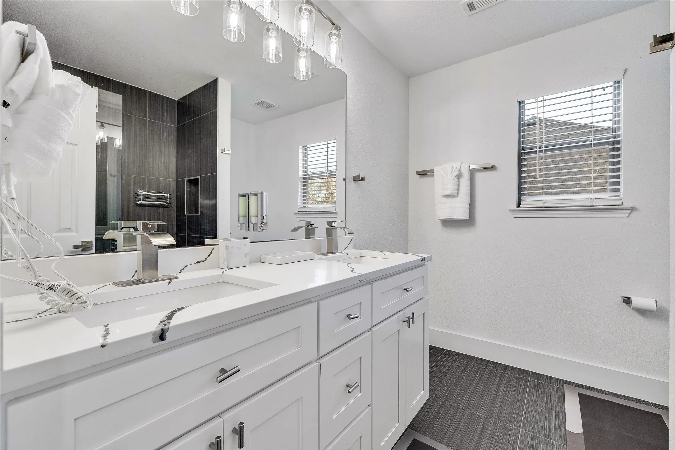 Single Family Residence For Sale in Rockwall County , 3869 Pinebluff Lane, Rockwall, Texas 75032, 5 Bedroom, 3 Bathroom, 2 Garage spaces, 3,304 Sqft, built in 2002, mls#21298736, Real Estate Agent in Rockwall, Homes For Sale in Rockwall county, Homes For Sale in Rockwall, Realtor in Rockwall Texas, Real Estate Brokerage Independent Realty Texas, Luminita Cordes Realtor