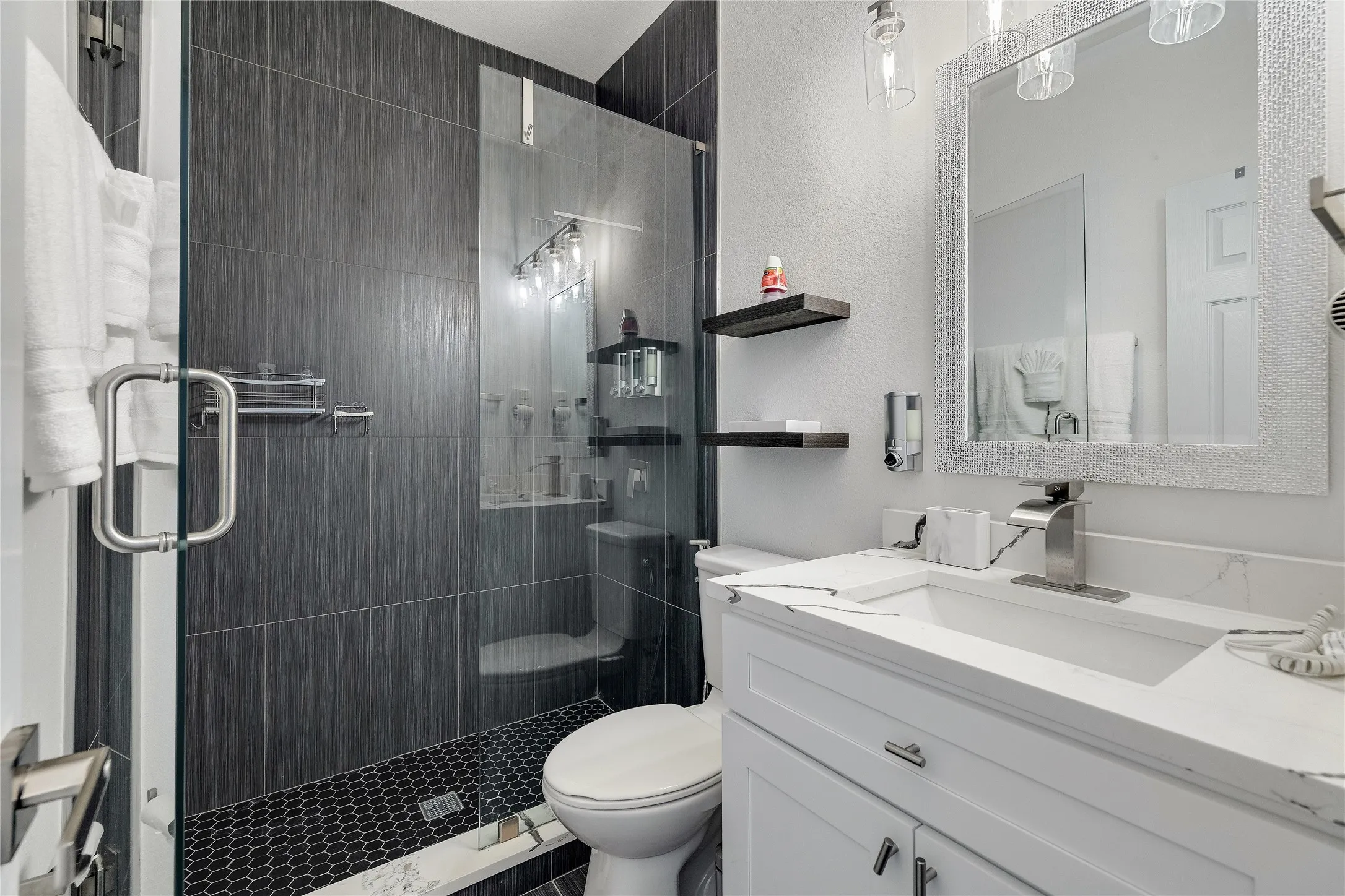 Single Family Residence For Sale in Rockwall County , 3869 Pinebluff Lane, Rockwall, Texas 75032, 5 Bedroom, 3 Bathroom, 2 Garage spaces, 3,304 Sqft, built in 2002, mls#21298736, Real Estate Agent in Rockwall, Homes For Sale in Rockwall county, Homes For Sale in Rockwall, Realtor in Rockwall Texas, Real Estate Brokerage Independent Realty Texas, Luminita Cordes Realtor
