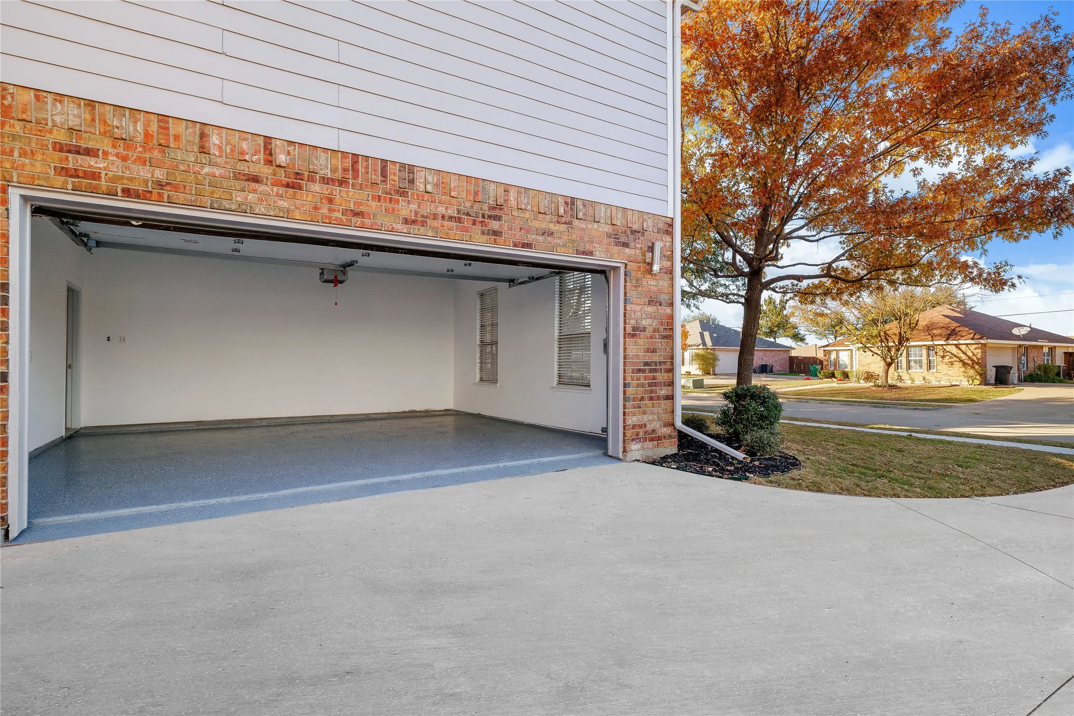 Single Family Residence For Sale in Rockwall County , 3869 Pinebluff Lane, Rockwall, Texas 75032, 5 Bedroom, 3 Bathroom, 2 Garage spaces, 3,304 Sqft, built in 2002, mls#21298736, Real Estate Agent in Rockwall, Homes For Sale in Rockwall county, Homes For Sale in Rockwall, Realtor in Rockwall Texas, Real Estate Brokerage Independent Realty Texas, Luminita Cordes Realtor