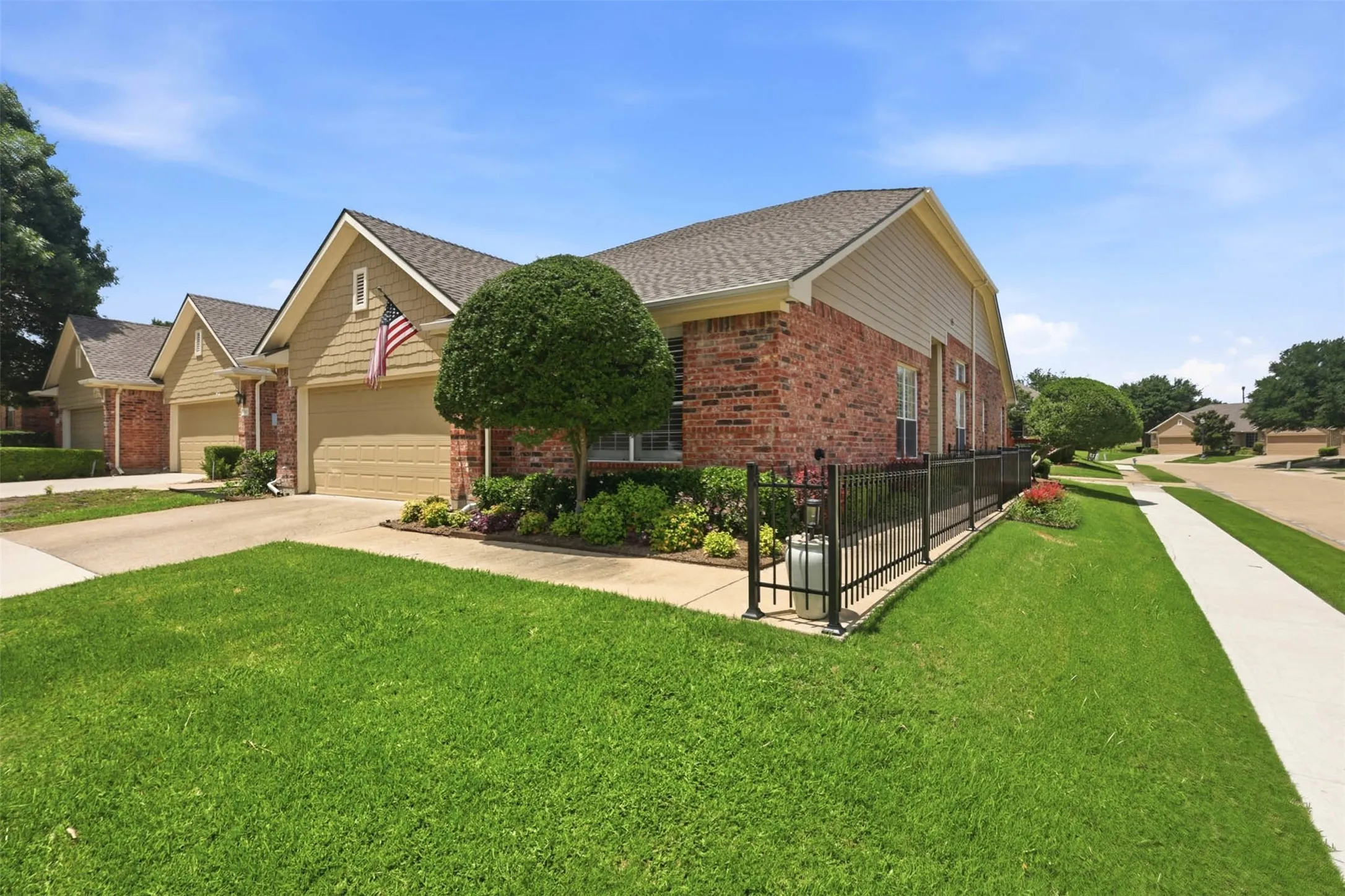 Townhouse For Sale in Collin County , 9825 Spire Lane, Plano, Texas 75025, 2 Bedroom, 2 Bathroom, 2 Garage spaces, 1,976 Sqft, built in 2001, mls#21294506, Real Estate Agent in Plano, Homes For Sale in Collin county, Homes For Sale in Plano, Realtor in Plano Texas, Real Estate Brokerage Independent Realty Texas, Luminita Cordes Realtor