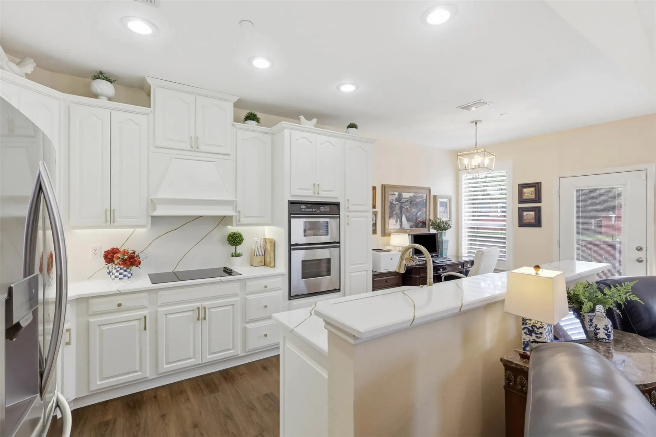 Townhouse For Sale in Collin County , 9825 Spire Lane, Plano, Texas 75025, 2 Bedroom, 2 Bathroom, 2 Garage spaces, 1,976 Sqft, built in 2001, mls#21294506, Real Estate Agent in Plano, Homes For Sale in Collin county, Homes For Sale in Plano, Realtor in Plano Texas, Real Estate Brokerage Independent Realty Texas, Luminita Cordes Realtor