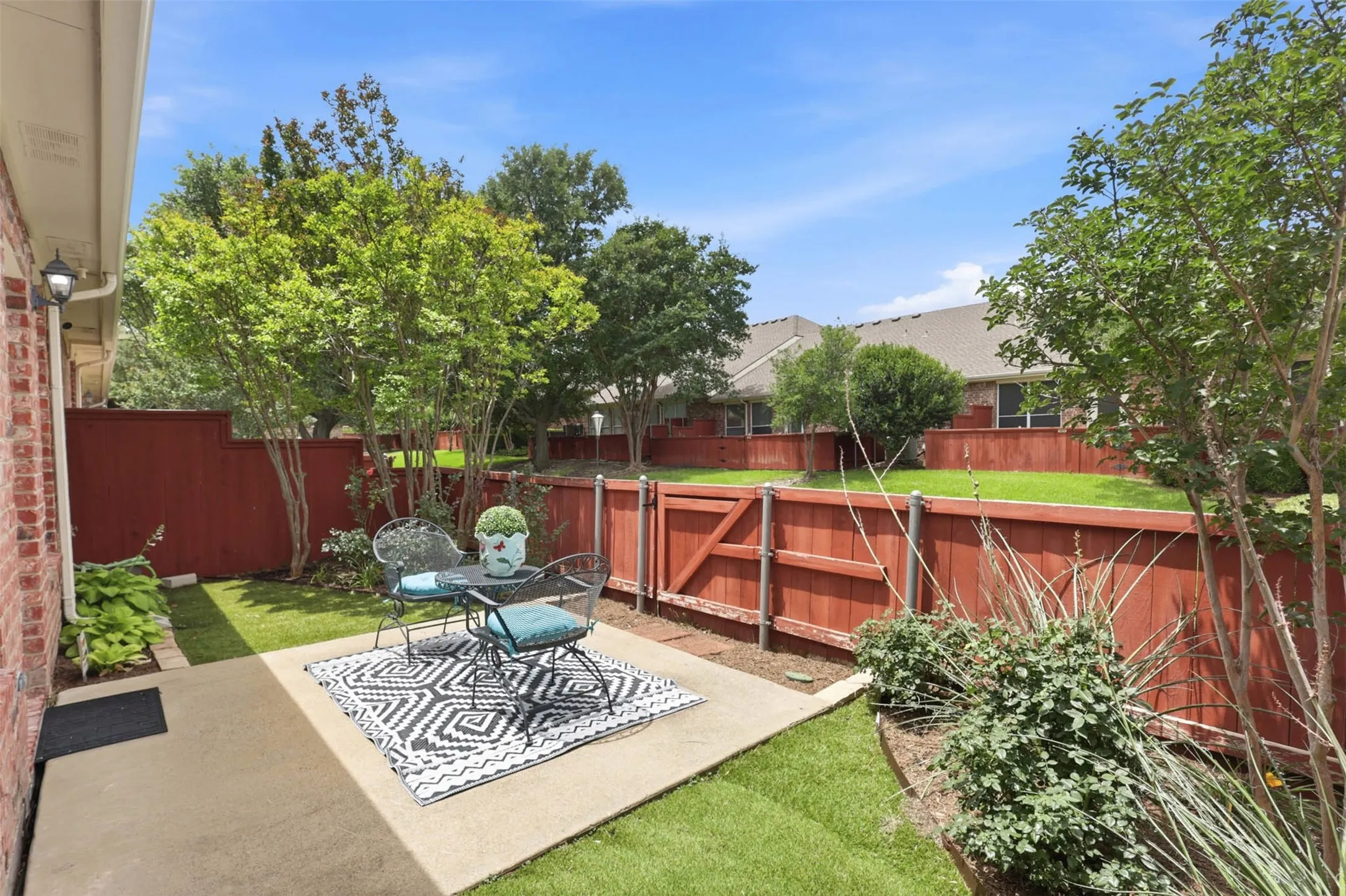 Townhouse For Sale in Collin County , 9825 Spire Lane, Plano, Texas 75025, 2 Bedroom, 2 Bathroom, 2 Garage spaces, 1,976 Sqft, built in 2001, mls#21294506, Real Estate Agent in Plano, Homes For Sale in Collin county, Homes For Sale in Plano, Realtor in Plano Texas, Real Estate Brokerage Independent Realty Texas, Luminita Cordes Realtor