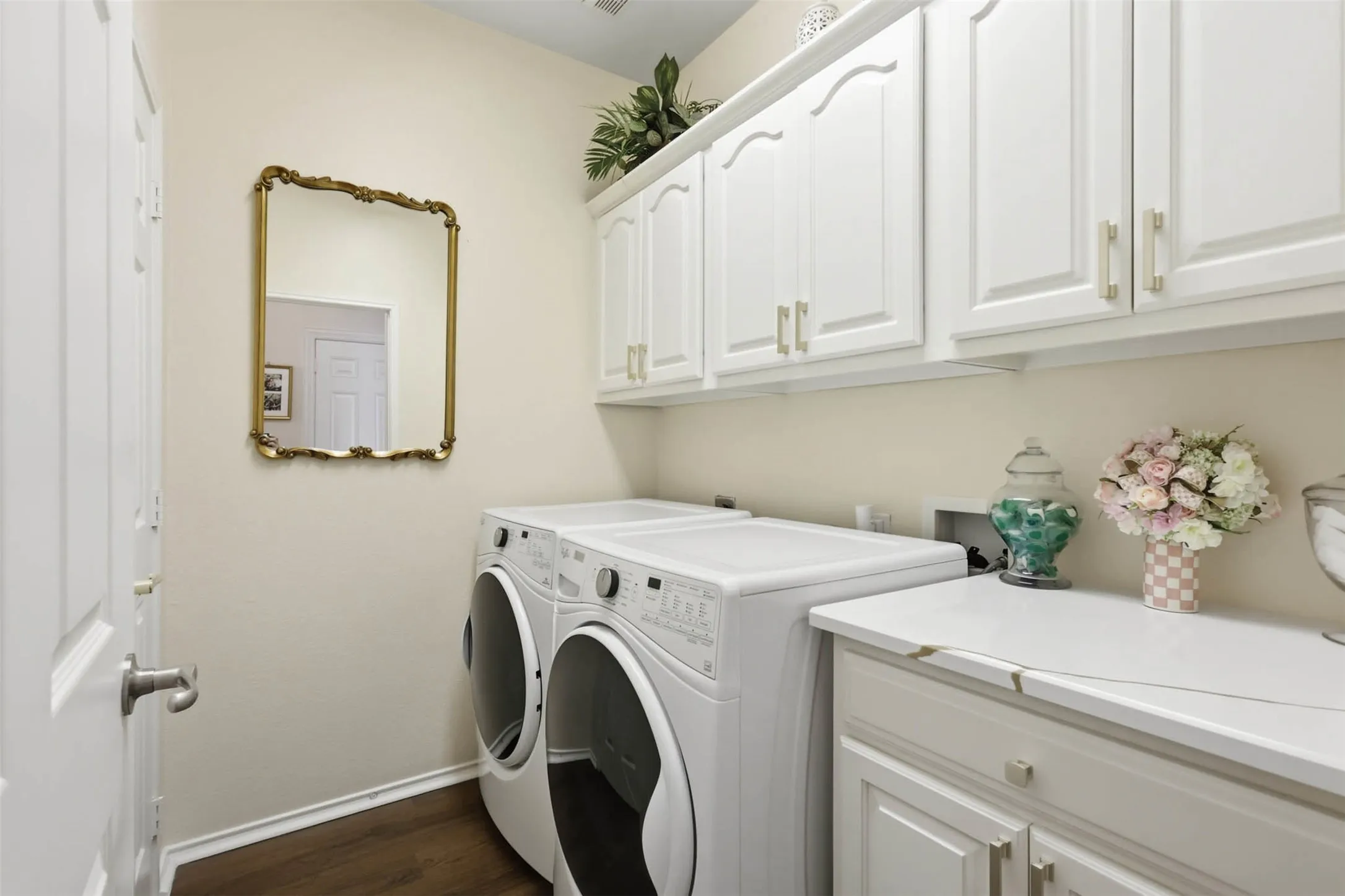 Townhouse For Sale in Collin County , 9825 Spire Lane, Plano, Texas 75025, 2 Bedroom, 2 Bathroom, 2 Garage spaces, 1,976 Sqft, built in 2001, mls#21294506, Real Estate Agent in Plano, Homes For Sale in Collin county, Homes For Sale in Plano, Realtor in Plano Texas, Real Estate Brokerage Independent Realty Texas, Luminita Cordes Realtor