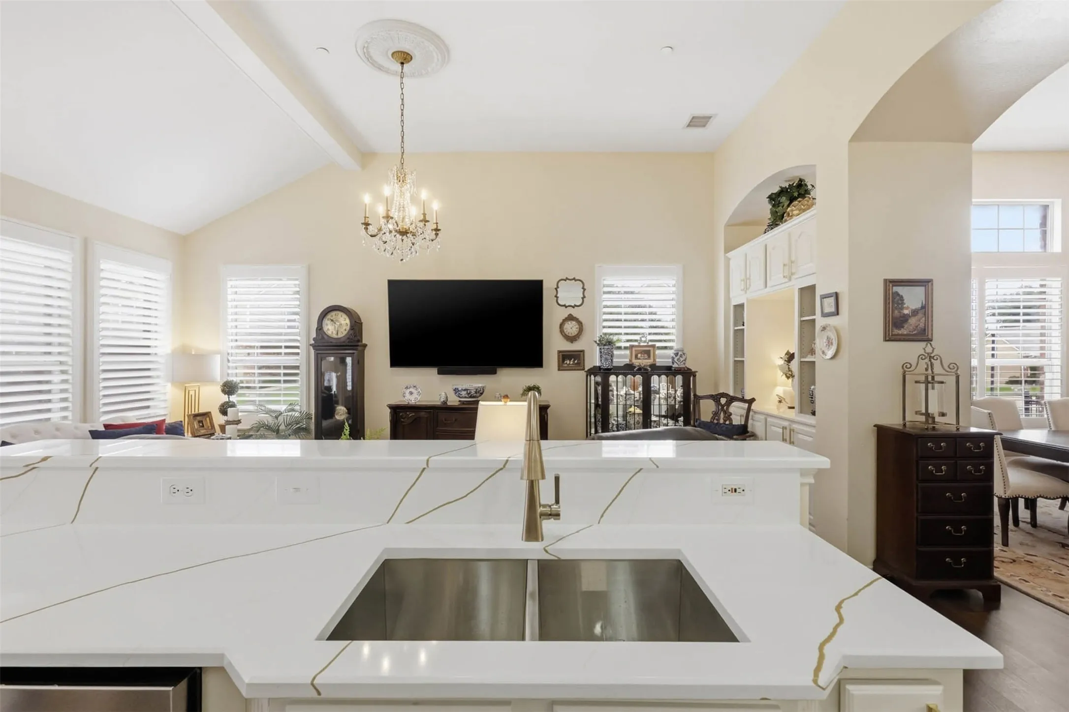 Townhouse For Sale in Collin County , 9825 Spire Lane, Plano, Texas 75025, 2 Bedroom, 2 Bathroom, 2 Garage spaces, 1,976 Sqft, built in 2001, mls#21294506, Real Estate Agent in Plano, Homes For Sale in Collin county, Homes For Sale in Plano, Realtor in Plano Texas, Real Estate Brokerage Independent Realty Texas, Luminita Cordes Realtor