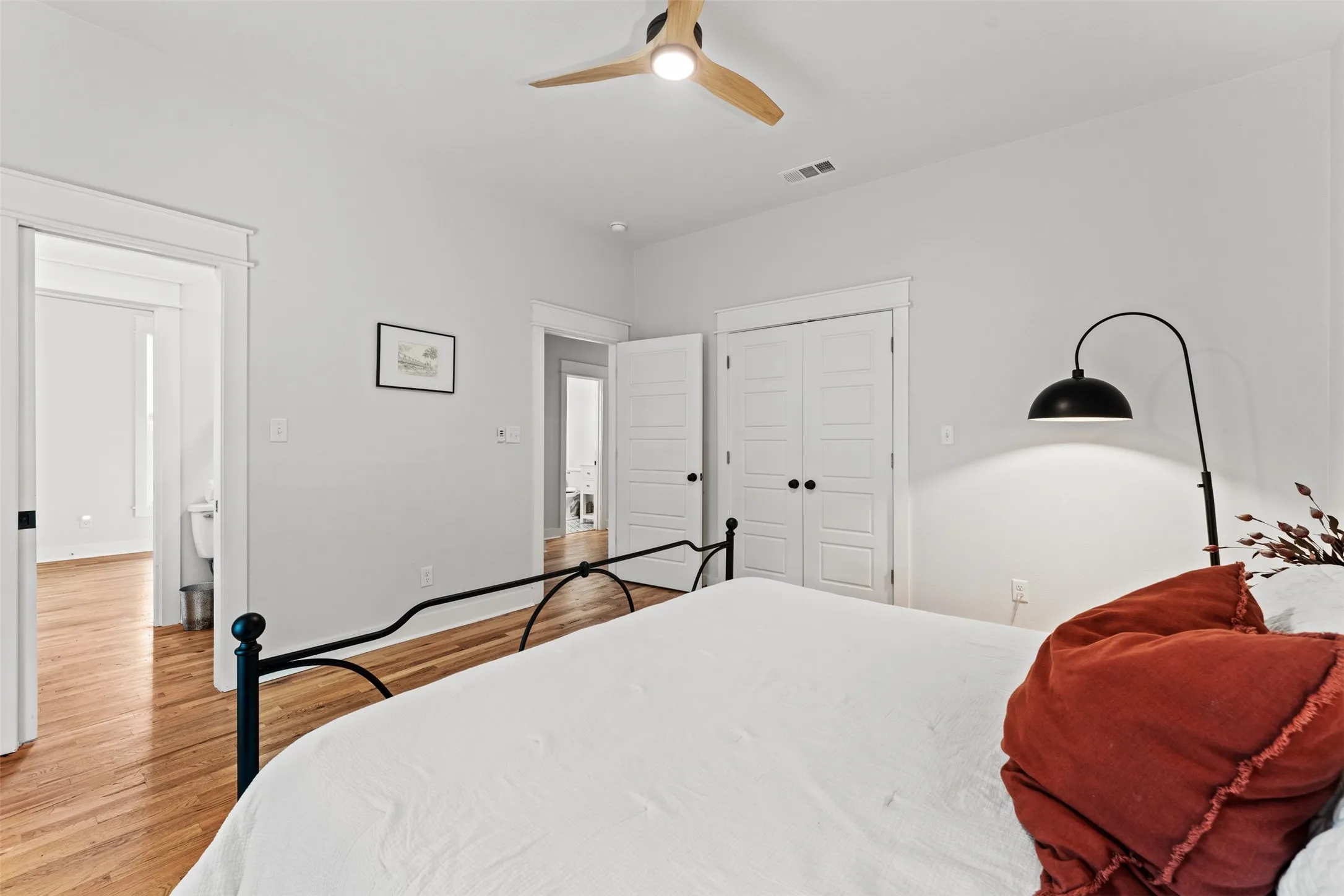 Single Family Residence For Sale in Mc Lennan County , 1012 Burnett Avenue, Waco, Texas 76706, 4 Bedroom, 2 Bathroom, Garage spaces, 1,274 Sqft, built in 1930, mls#21298504, Real Estate Agent in Waco, Homes For Sale in Mc Lennan county, Homes For Sale in Waco, Realtor in Waco Texas, Real Estate Brokerage Independent Realty Texas, Luminita Cordes Realtor