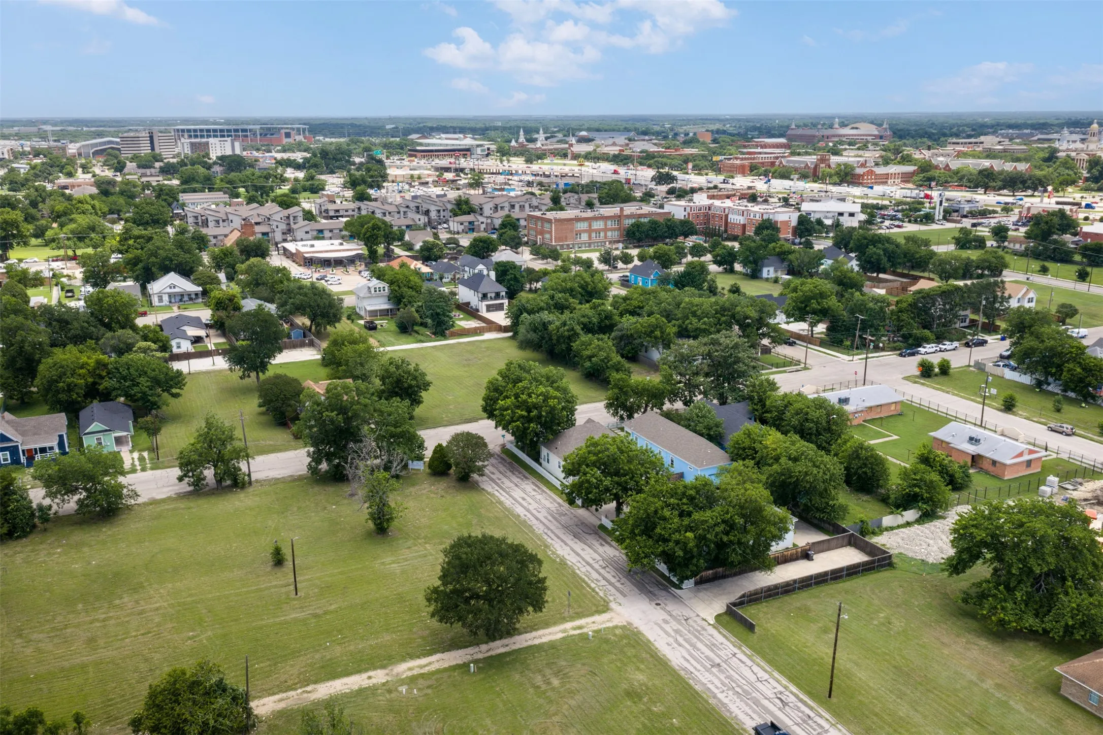 Single Family Residence For Sale in Mc Lennan County , 1012 Burnett Avenue, Waco, Texas 76706, 4 Bedroom, 2 Bathroom, Garage spaces, 1,274 Sqft, built in 1930, mls#21298504, Real Estate Agent in Waco, Homes For Sale in Mc Lennan county, Homes For Sale in Waco, Realtor in Waco Texas, Real Estate Brokerage Independent Realty Texas, Luminita Cordes Realtor