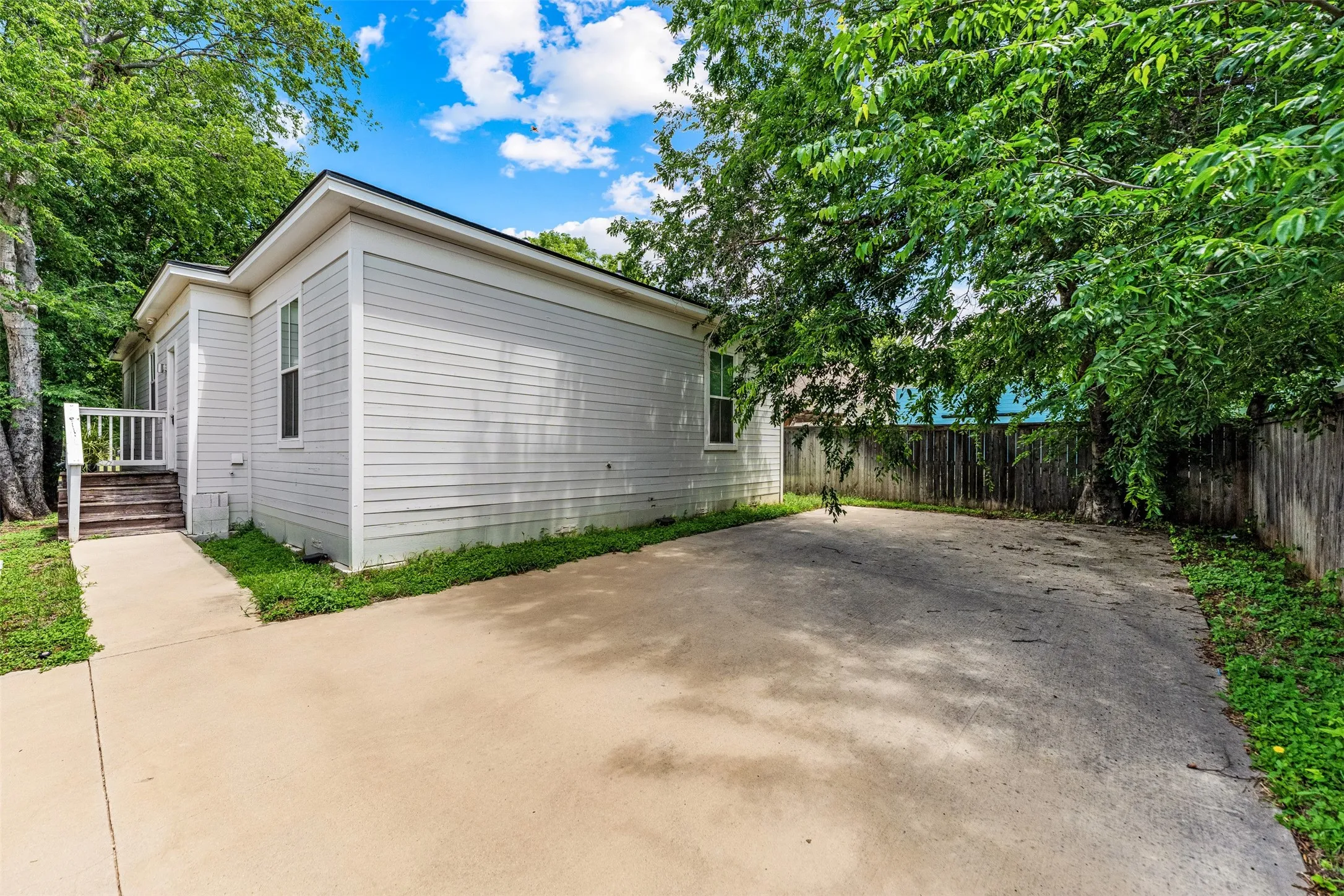 Single Family Residence For Sale in Mc Lennan County , 1012 Burnett Avenue, Waco, Texas 76706, 4 Bedroom, 2 Bathroom, Garage spaces, 1,274 Sqft, built in 1930, mls#21298504, Real Estate Agent in Waco, Homes For Sale in Mc Lennan county, Homes For Sale in Waco, Realtor in Waco Texas, Real Estate Brokerage Independent Realty Texas, Luminita Cordes Realtor