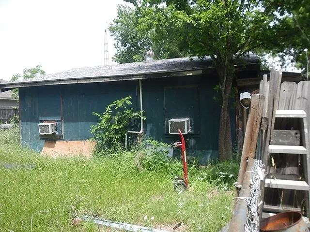 Single Family Residence For Sale in Mc Lennan County , 319 Church Avenue, Waco, Texas 76706, 3 Bedroom, 2 Bathroom, Garage spaces, 1,644 Sqft, built in 1950, mls#21297915, Real Estate Agent in Waco, Homes For Sale in Mc Lennan county, Homes For Sale in Waco, Realtor in Waco Texas, Real Estate Brokerage Independent Realty Texas, Luminita Cordes Realtor