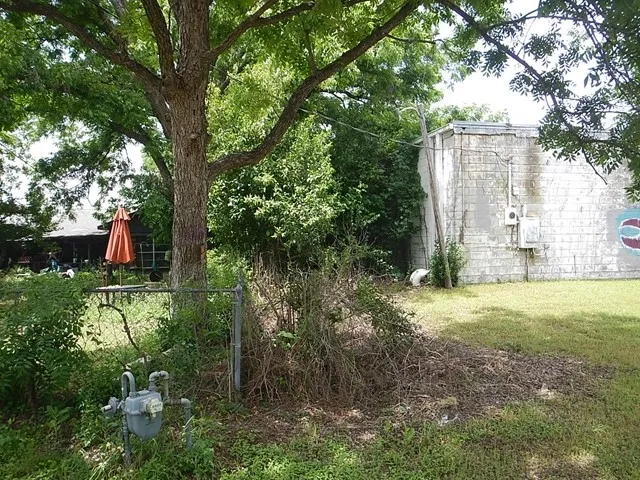 Single Family Residence For Sale in Mc Lennan County , 319 Church Avenue, Waco, Texas 76706, 3 Bedroom, 2 Bathroom, Garage spaces, 1,644 Sqft, built in 1950, mls#21297915, Real Estate Agent in Waco, Homes For Sale in Mc Lennan county, Homes For Sale in Waco, Realtor in Waco Texas, Real Estate Brokerage Independent Realty Texas, Luminita Cordes Realtor