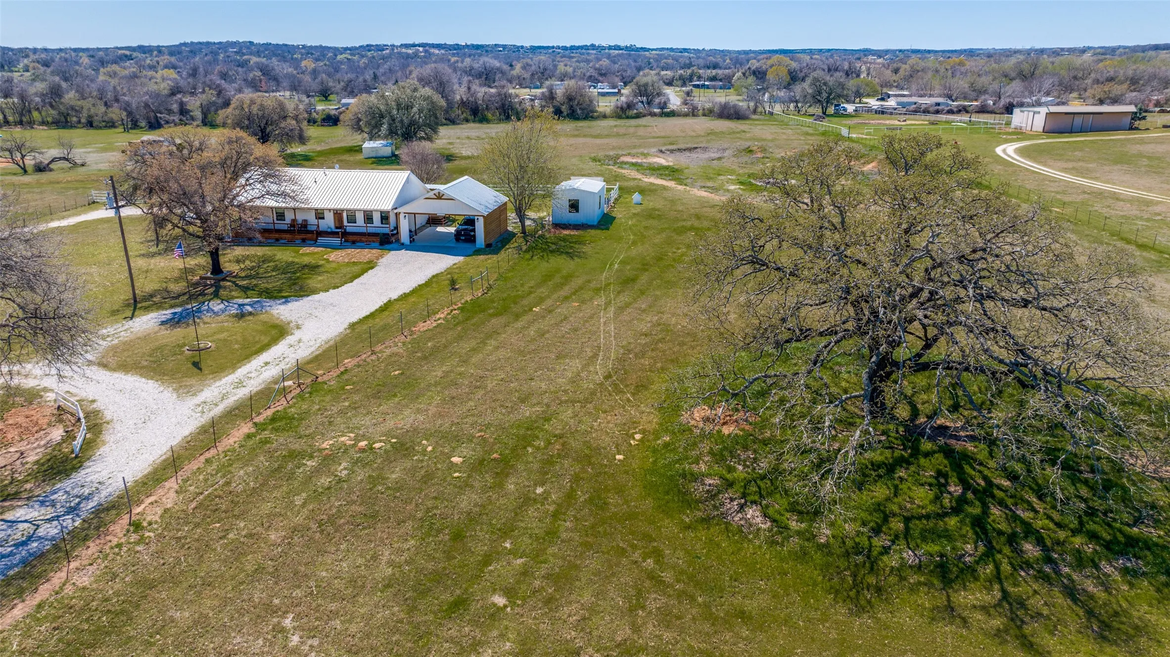 Single Family Residence For Sale in Parker County , 320 English Court, Springtown, Texas 76082, 2 Bedroom, 2 Bathroom, Garage spaces, 1,300 Sqft, built in 1991, mls#21298754, Real Estate Agent in Springtown, Homes For Sale in Parker county, Homes For Sale in Springtown, Realtor in Springtown Texas, Real Estate Brokerage Independent Realty Texas, Luminita Cordes Realtor