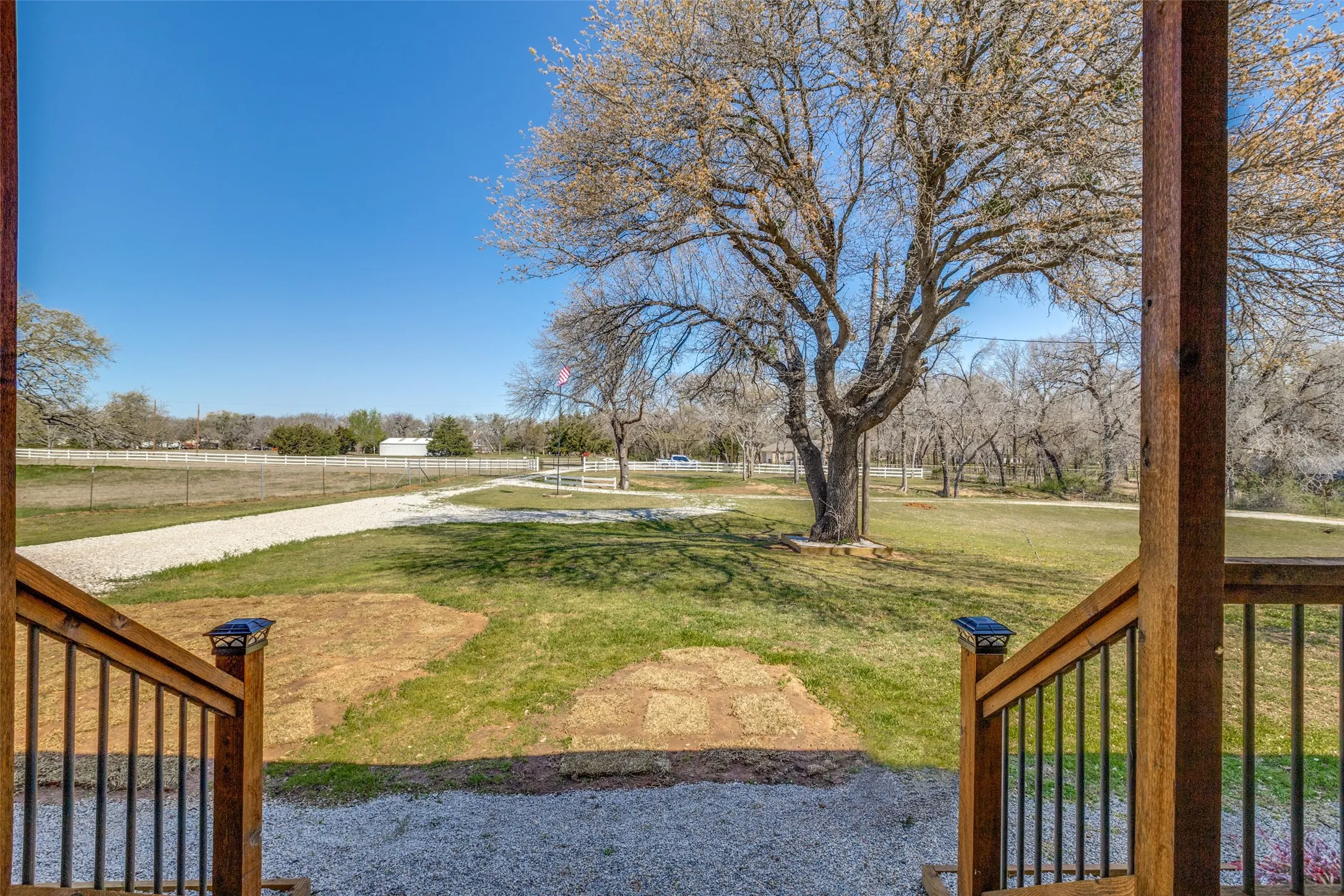 Single Family Residence For Sale in Parker County , 320 English Court, Springtown, Texas 76082, 2 Bedroom, 2 Bathroom, Garage spaces, 1,300 Sqft, built in 1991, mls#21298754, Real Estate Agent in Springtown, Homes For Sale in Parker county, Homes For Sale in Springtown, Realtor in Springtown Texas, Real Estate Brokerage Independent Realty Texas, Luminita Cordes Realtor