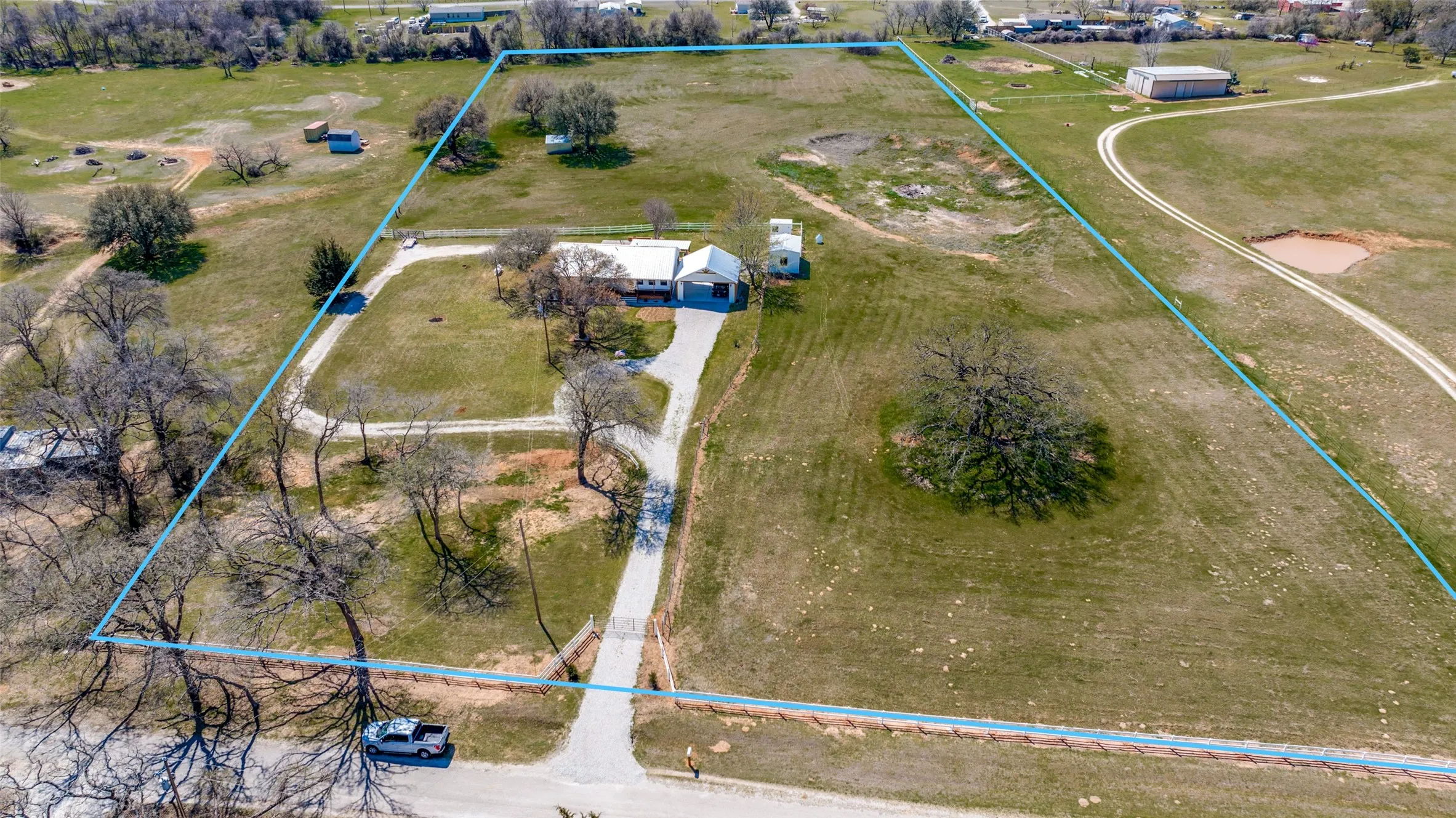 Single Family Residence For Sale in Parker County , 320 English Court, Springtown, Texas 76082, 2 Bedroom, 2 Bathroom, Garage spaces, 1,300 Sqft, built in 1991, mls#21298754, Real Estate Agent in Springtown, Homes For Sale in Parker county, Homes For Sale in Springtown, Realtor in Springtown Texas, Real Estate Brokerage Independent Realty Texas, Luminita Cordes Realtor