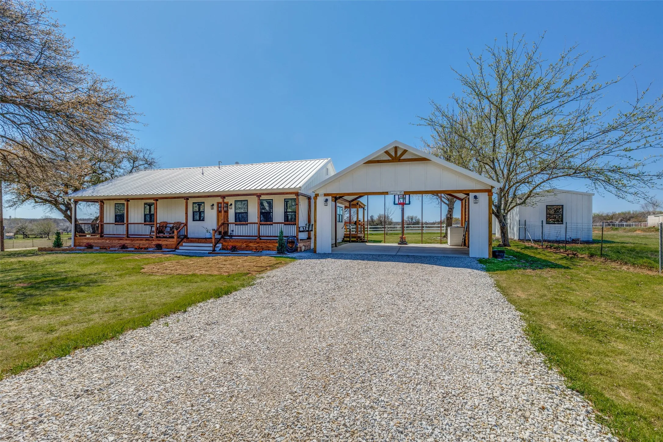 Single Family Residence For Sale in Parker County , 320 English Court, Springtown, Texas 76082, 2 Bedroom, 2 Bathroom, Garage spaces, 1,300 Sqft, built in 1991, mls#21298754, Real Estate Agent in Springtown, Homes For Sale in Parker county, Homes For Sale in Springtown, Realtor in Springtown Texas, Real Estate Brokerage Independent Realty Texas, Luminita Cordes Realtor