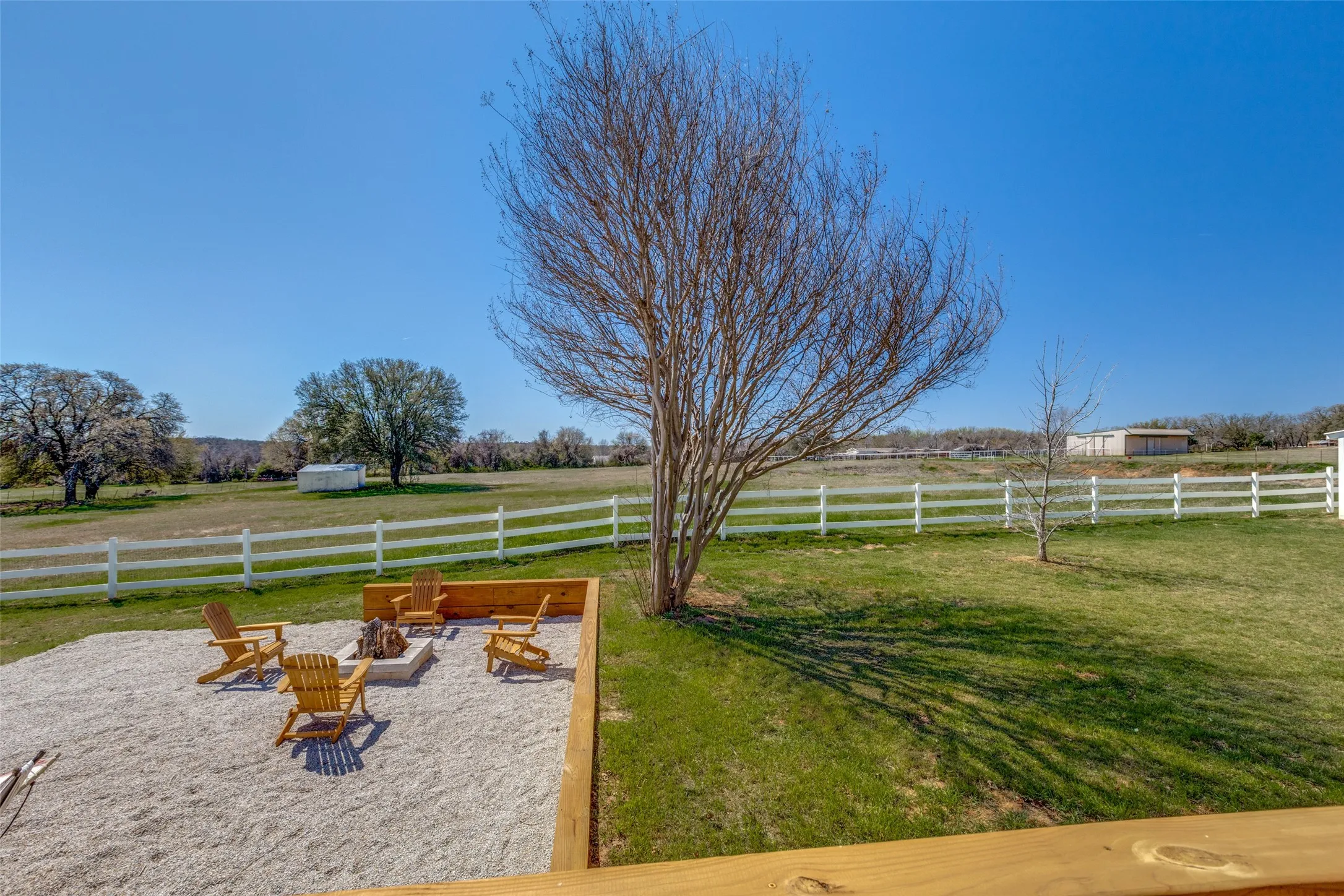 Single Family Residence For Sale in Parker County , 320 English Court, Springtown, Texas 76082, 2 Bedroom, 2 Bathroom, Garage spaces, 1,300 Sqft, built in 1991, mls#21298754, Real Estate Agent in Springtown, Homes For Sale in Parker county, Homes For Sale in Springtown, Realtor in Springtown Texas, Real Estate Brokerage Independent Realty Texas, Luminita Cordes Realtor