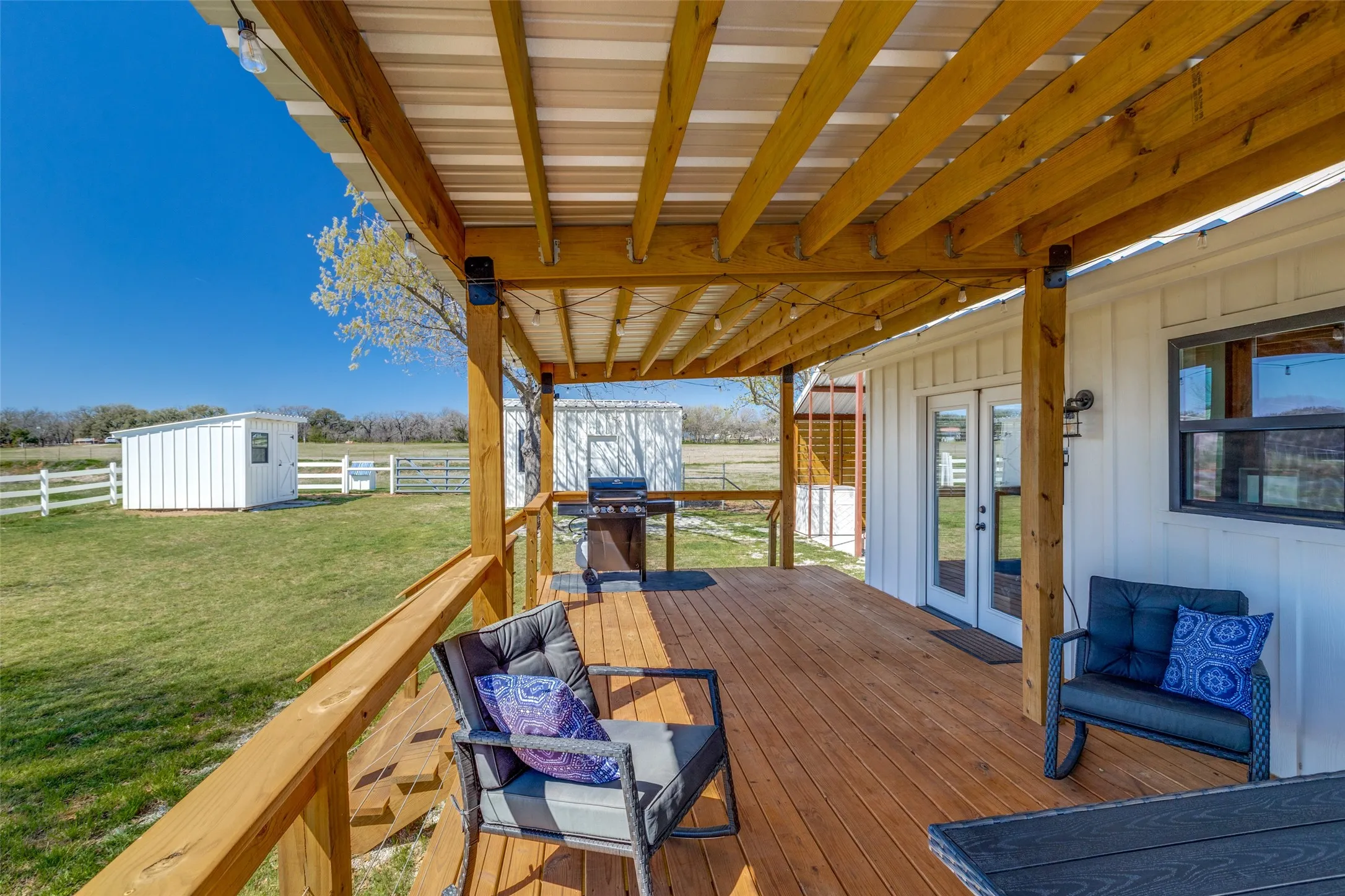 Single Family Residence For Sale in Parker County , 320 English Court, Springtown, Texas 76082, 2 Bedroom, 2 Bathroom, Garage spaces, 1,300 Sqft, built in 1991, mls#21298754, Real Estate Agent in Springtown, Homes For Sale in Parker county, Homes For Sale in Springtown, Realtor in Springtown Texas, Real Estate Brokerage Independent Realty Texas, Luminita Cordes Realtor