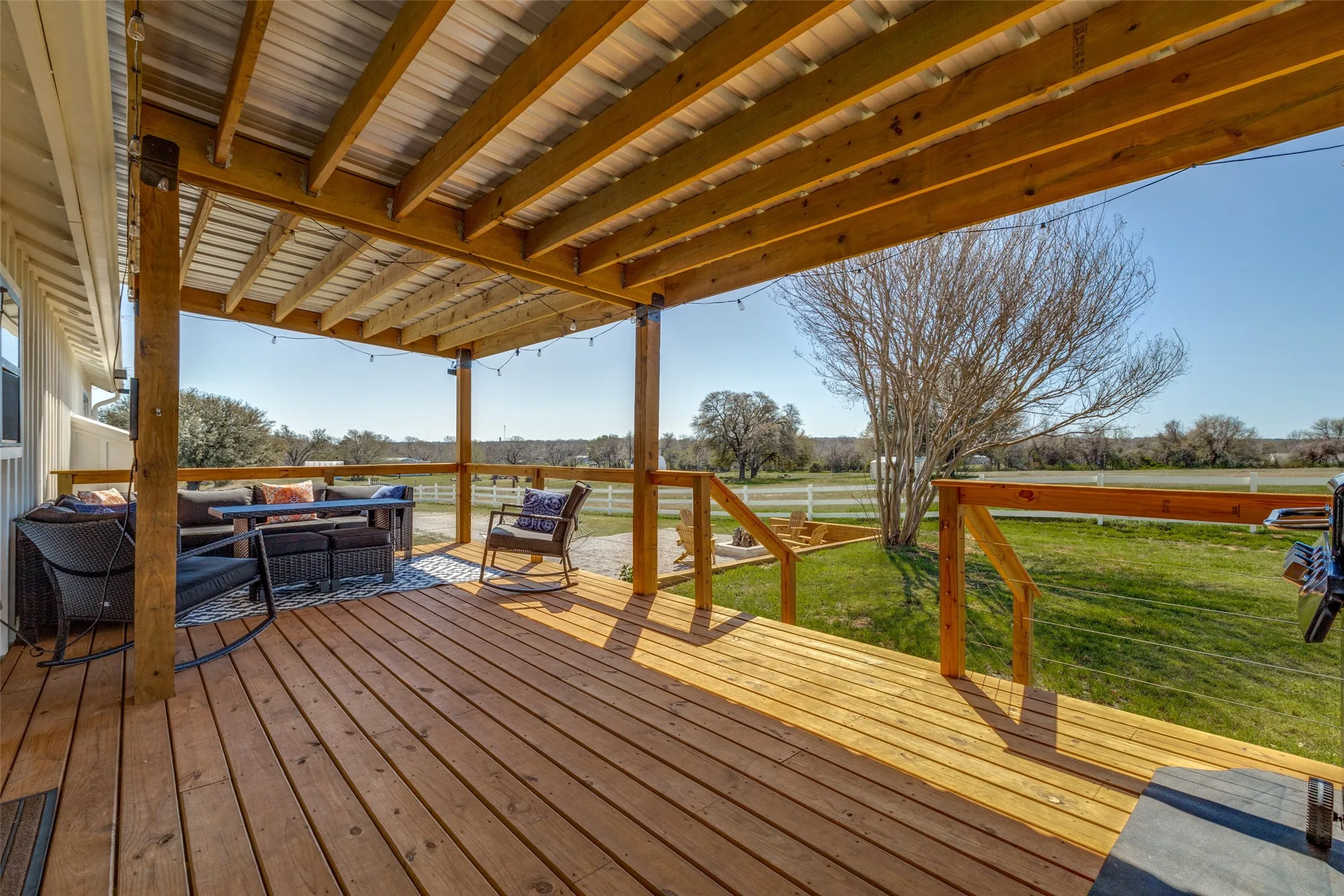 Single Family Residence For Sale in Parker County , 320 English Court, Springtown, Texas 76082, 2 Bedroom, 2 Bathroom, Garage spaces, 1,300 Sqft, built in 1991, mls#21298754, Real Estate Agent in Springtown, Homes For Sale in Parker county, Homes For Sale in Springtown, Realtor in Springtown Texas, Real Estate Brokerage Independent Realty Texas, Luminita Cordes Realtor