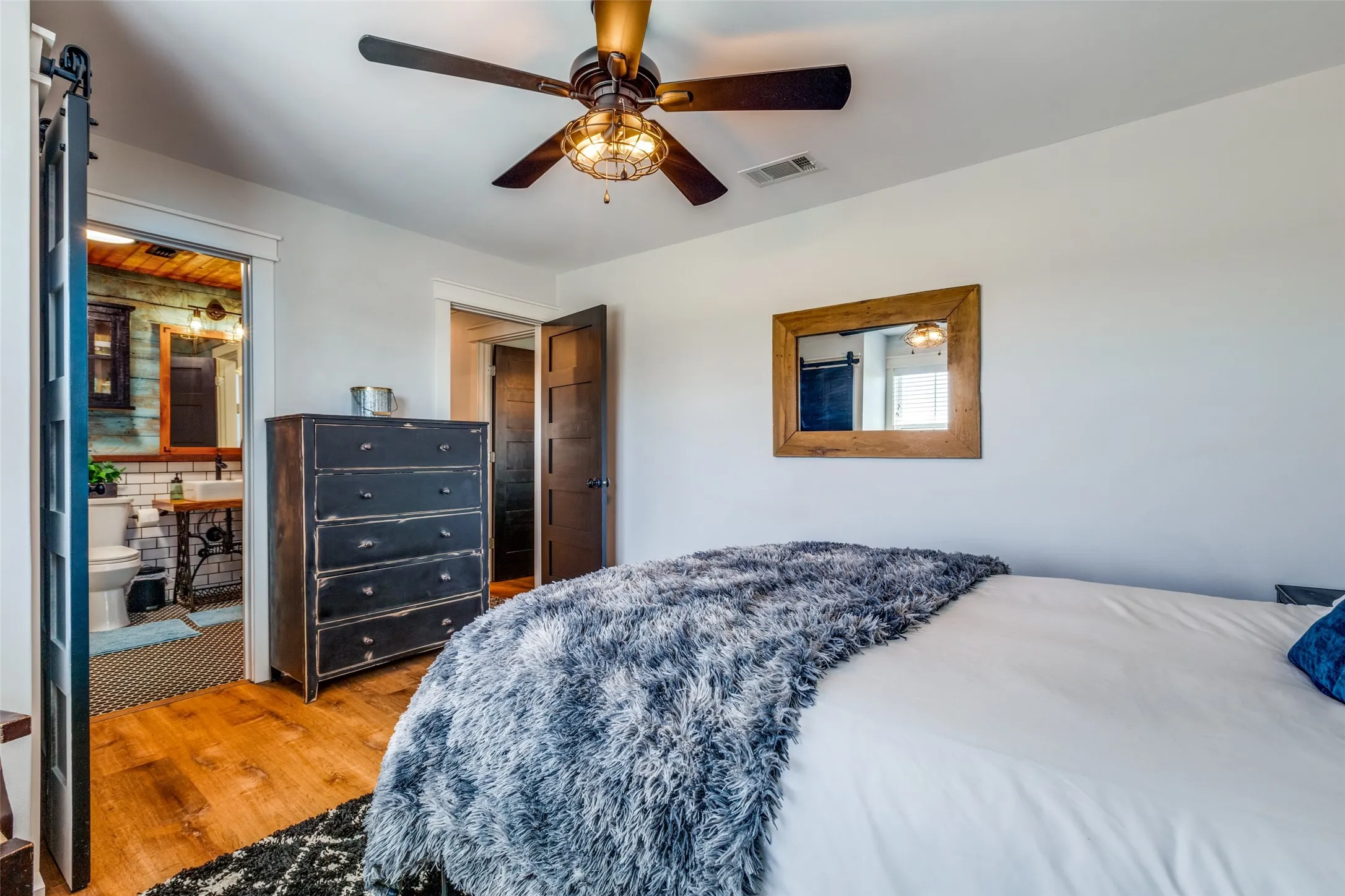 Single Family Residence For Sale in Parker County , 320 English Court, Springtown, Texas 76082, 2 Bedroom, 2 Bathroom, Garage spaces, 1,300 Sqft, built in 1991, mls#21298754, Real Estate Agent in Springtown, Homes For Sale in Parker county, Homes For Sale in Springtown, Realtor in Springtown Texas, Real Estate Brokerage Independent Realty Texas, Luminita Cordes Realtor
