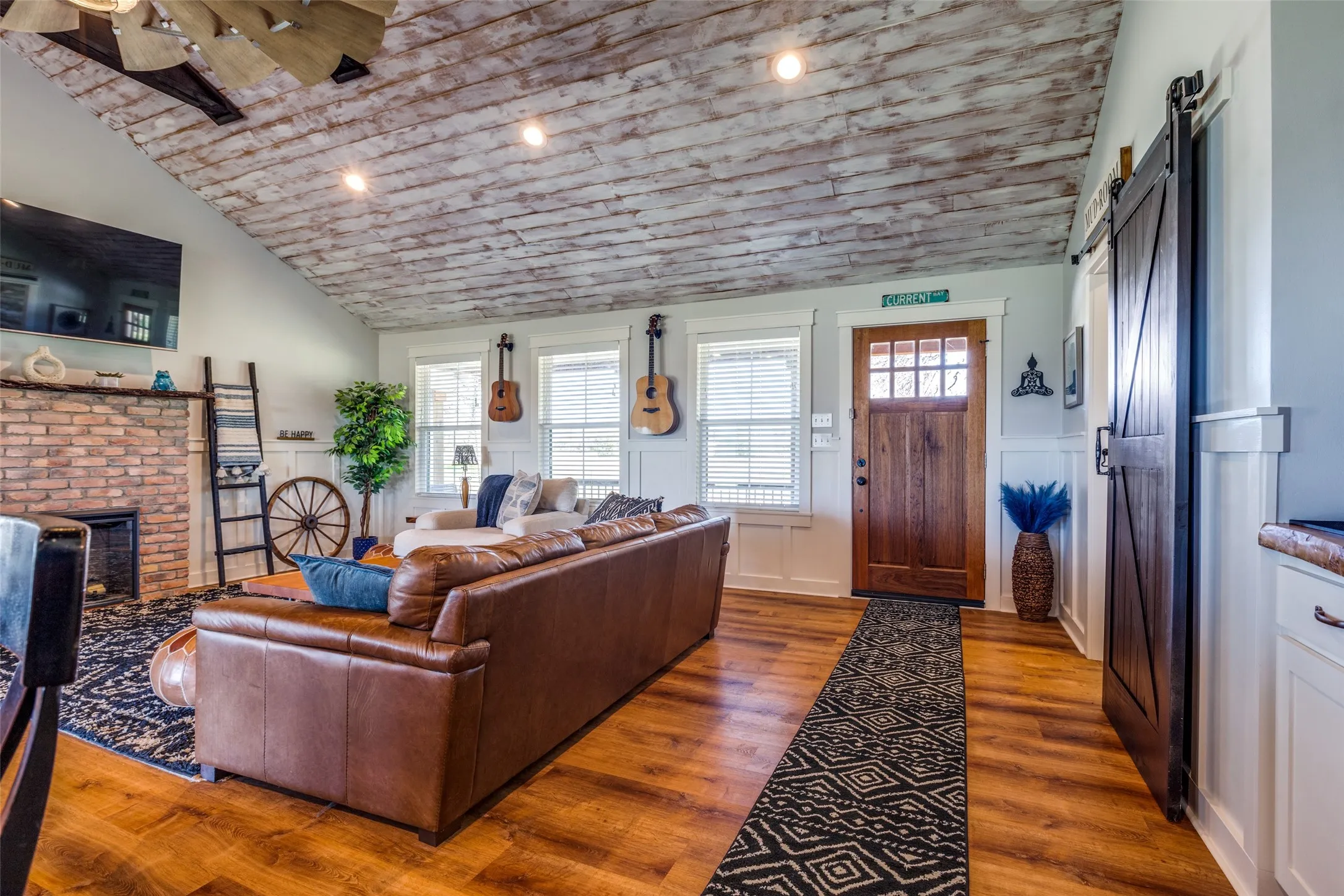 Single Family Residence For Sale in Parker County , 320 English Court, Springtown, Texas 76082, 2 Bedroom, 2 Bathroom, Garage spaces, 1,300 Sqft, built in 1991, mls#21298754, Real Estate Agent in Springtown, Homes For Sale in Parker county, Homes For Sale in Springtown, Realtor in Springtown Texas, Real Estate Brokerage Independent Realty Texas, Luminita Cordes Realtor