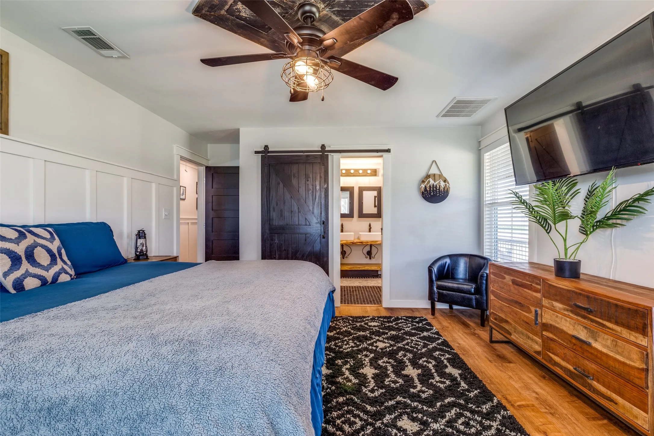 Single Family Residence For Sale in Parker County , 320 English Court, Springtown, Texas 76082, 2 Bedroom, 2 Bathroom, Garage spaces, 1,300 Sqft, built in 1991, mls#21298754, Real Estate Agent in Springtown, Homes For Sale in Parker county, Homes For Sale in Springtown, Realtor in Springtown Texas, Real Estate Brokerage Independent Realty Texas, Luminita Cordes Realtor