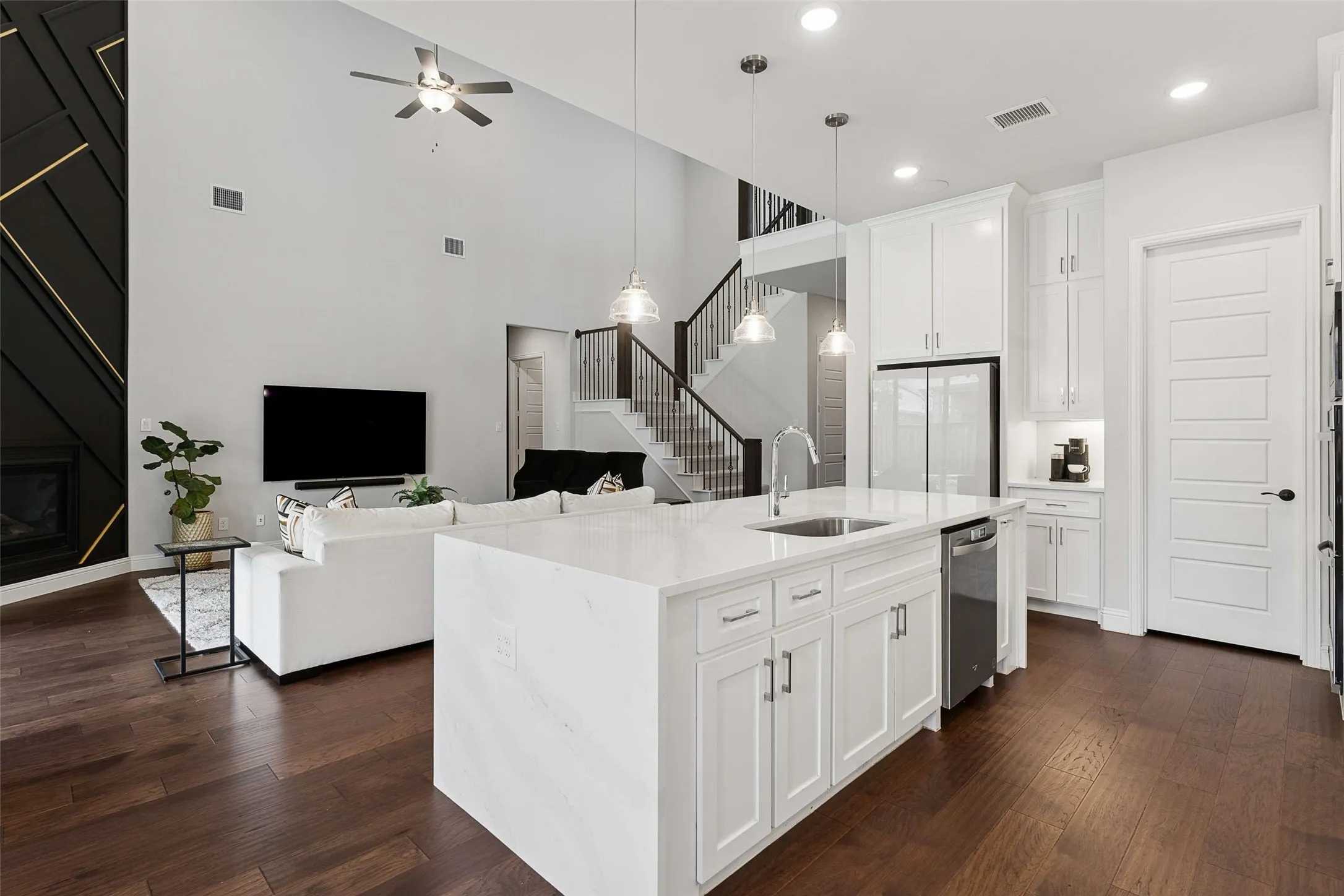 Single Family Residence For Sale in Collin County , 1843 Hollyhock Drive, Celina, Texas 75009, 4 Bedroom, 5 Bathroom, 3 Garage spaces, 3,495 Sqft, built in 2023, mls#21297432, Real Estate Agent in Celina, Homes For Sale in Collin county, Homes For Sale in Celina, Realtor in Celina Texas, Real Estate Brokerage Independent Realty Texas, Luminita Cordes Realtor