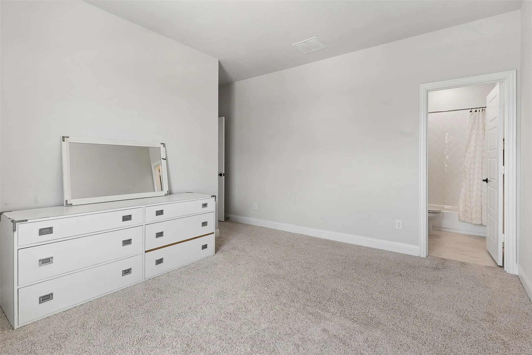 Upstairs Guest Bedroom with ensuite bathroom