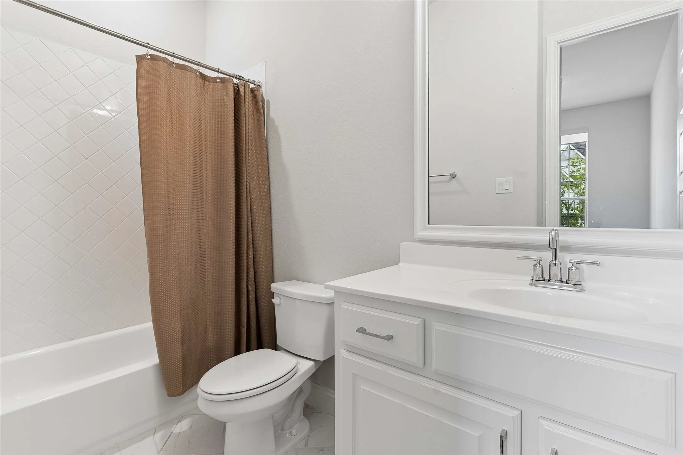 Downstairs ensuite bathroom