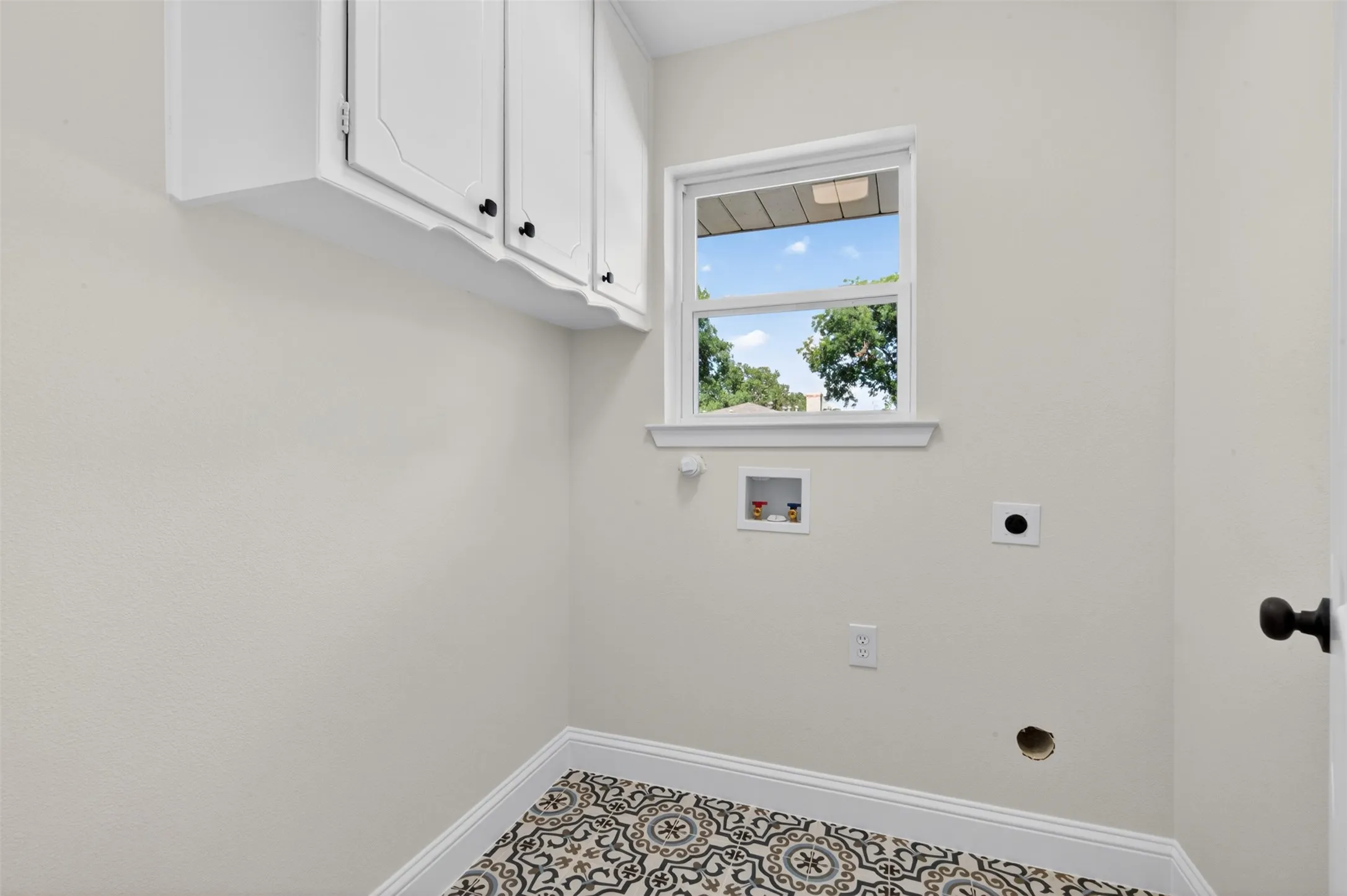 Single Family Residence For Sale in Tarrant County , 3401 Glenmont Drive, Fort Worth, Texas 76133, 4 Bedroom, 3 Bathroom, 2 Garage spaces, 2,044 Sqft, built in 1968, mls#21288687, Real Estate Agent in Fort Worth, Homes For Sale in Tarrant county, Homes For Sale in Fort Worth, Realtor in Fort Worth Texas, Real Estate Brokerage Independent Realty Texas, Luminita Cordes Realtor