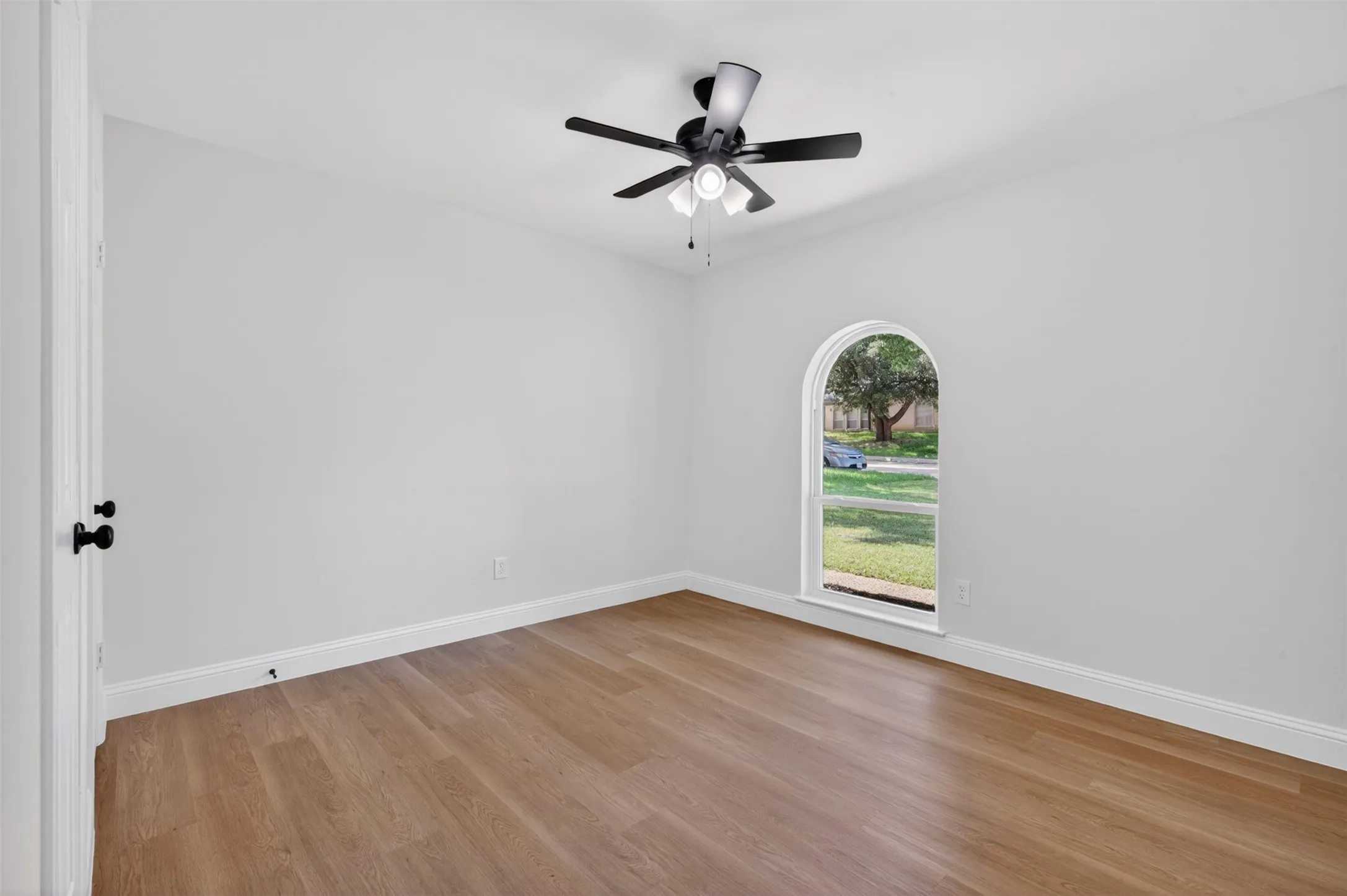Single Family Residence For Sale in Tarrant County , 3401 Glenmont Drive, Fort Worth, Texas 76133, 4 Bedroom, 3 Bathroom, 2 Garage spaces, 2,044 Sqft, built in 1968, mls#21288687, Real Estate Agent in Fort Worth, Homes For Sale in Tarrant county, Homes For Sale in Fort Worth, Realtor in Fort Worth Texas, Real Estate Brokerage Independent Realty Texas, Luminita Cordes Realtor
