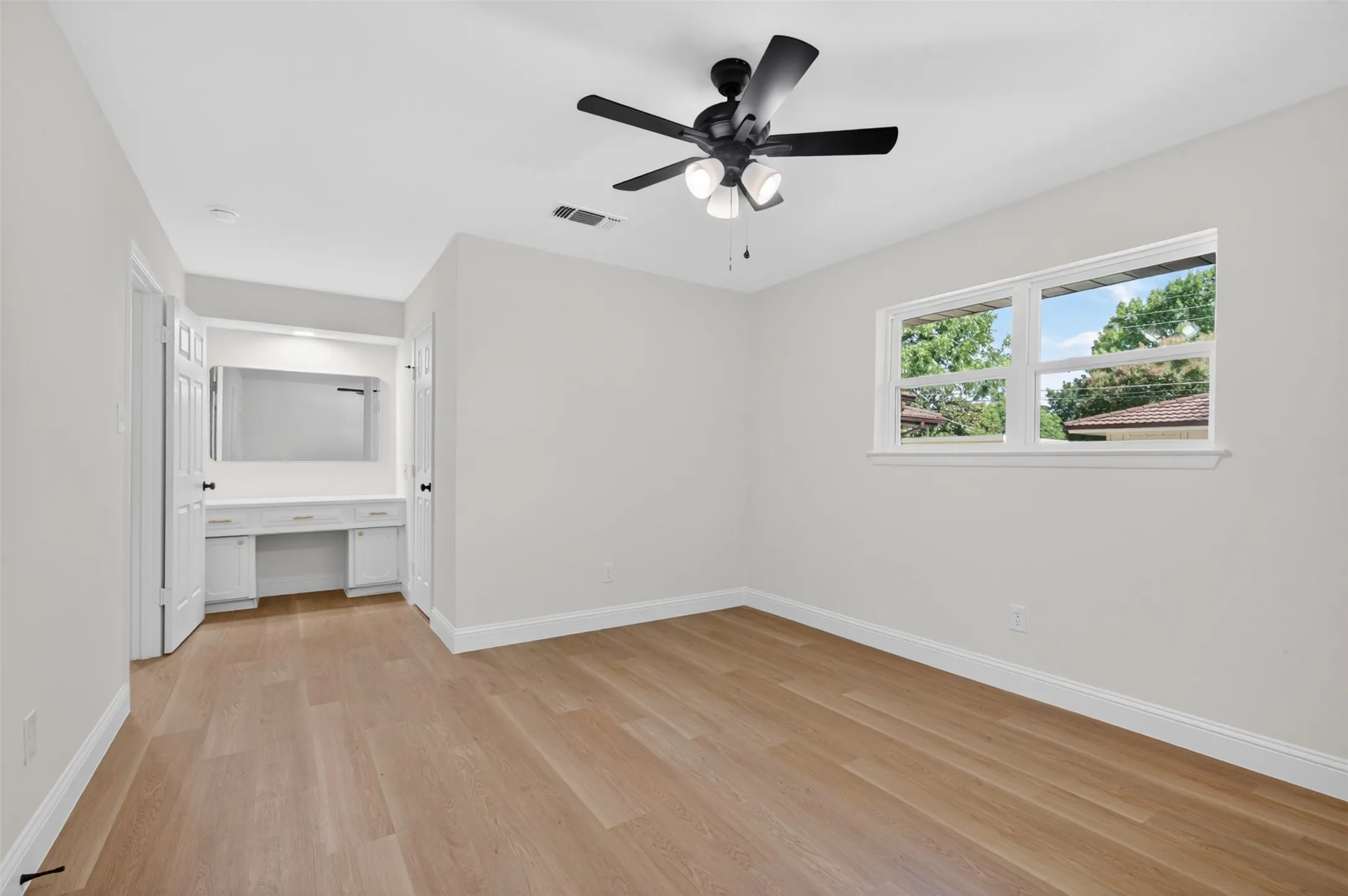 Single Family Residence For Sale in Tarrant County , 3401 Glenmont Drive, Fort Worth, Texas 76133, 4 Bedroom, 3 Bathroom, 2 Garage spaces, 2,044 Sqft, built in 1968, mls#21288687, Real Estate Agent in Fort Worth, Homes For Sale in Tarrant county, Homes For Sale in Fort Worth, Realtor in Fort Worth Texas, Real Estate Brokerage Independent Realty Texas, Luminita Cordes Realtor